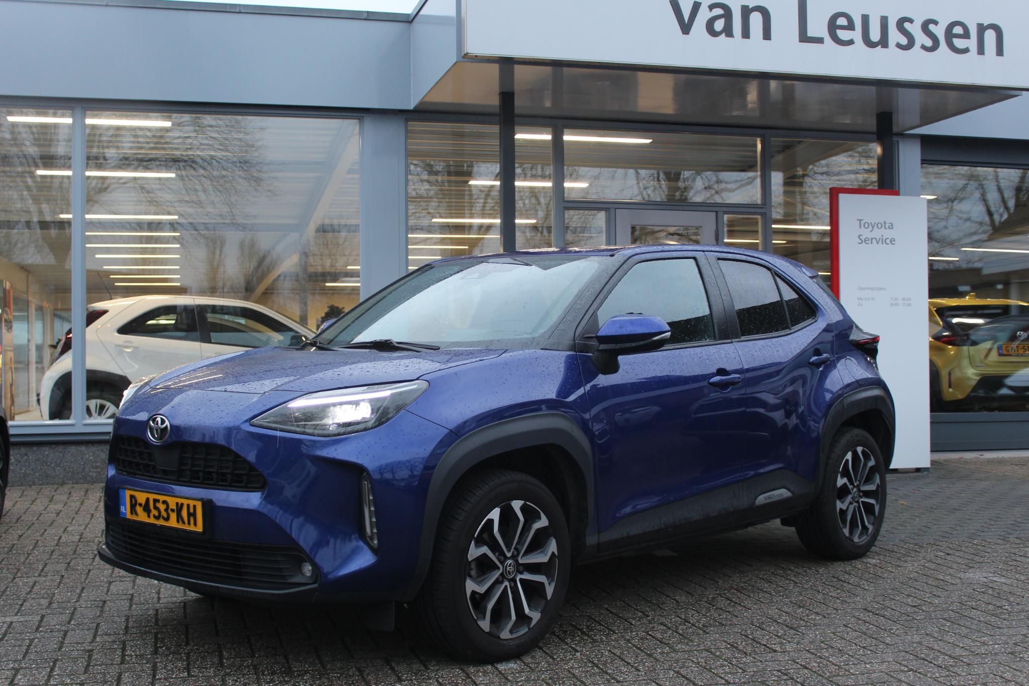 Toyota Yaris Cross 1.5 VVT-I FIRST EDITION AUTOMAAT KEYLESS PRIVACYGLASS AIRCO APPLE/ANDROID CAMERA LM-VELGEN