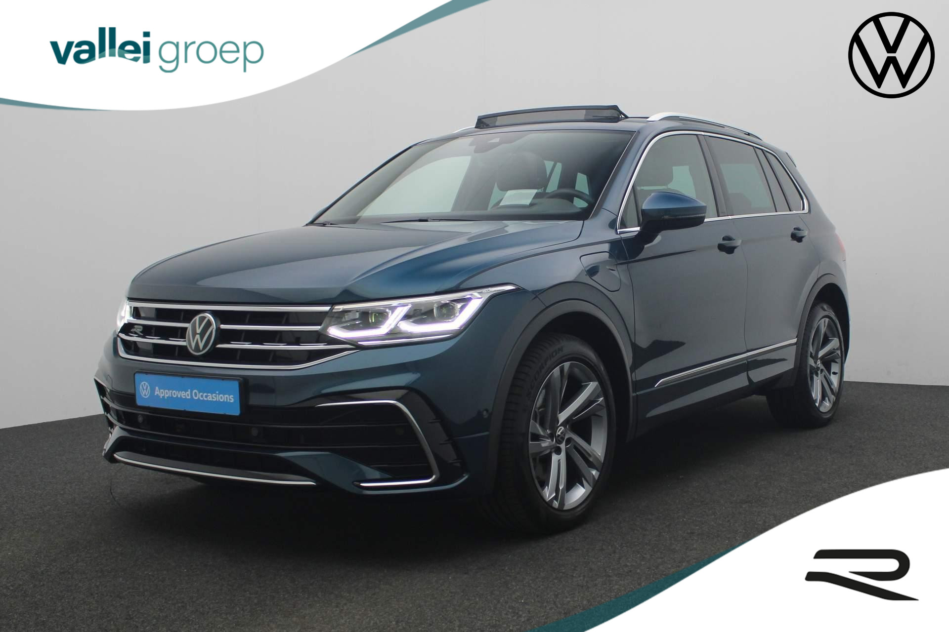 Volkswagen Tiguan 1.4 TSI 245PK DSG eHybrid R-Line Business+ | Pano | Trekhaak | Leer | IQ Light | Adaptief onderstel | HUD | Camera | 19 inch