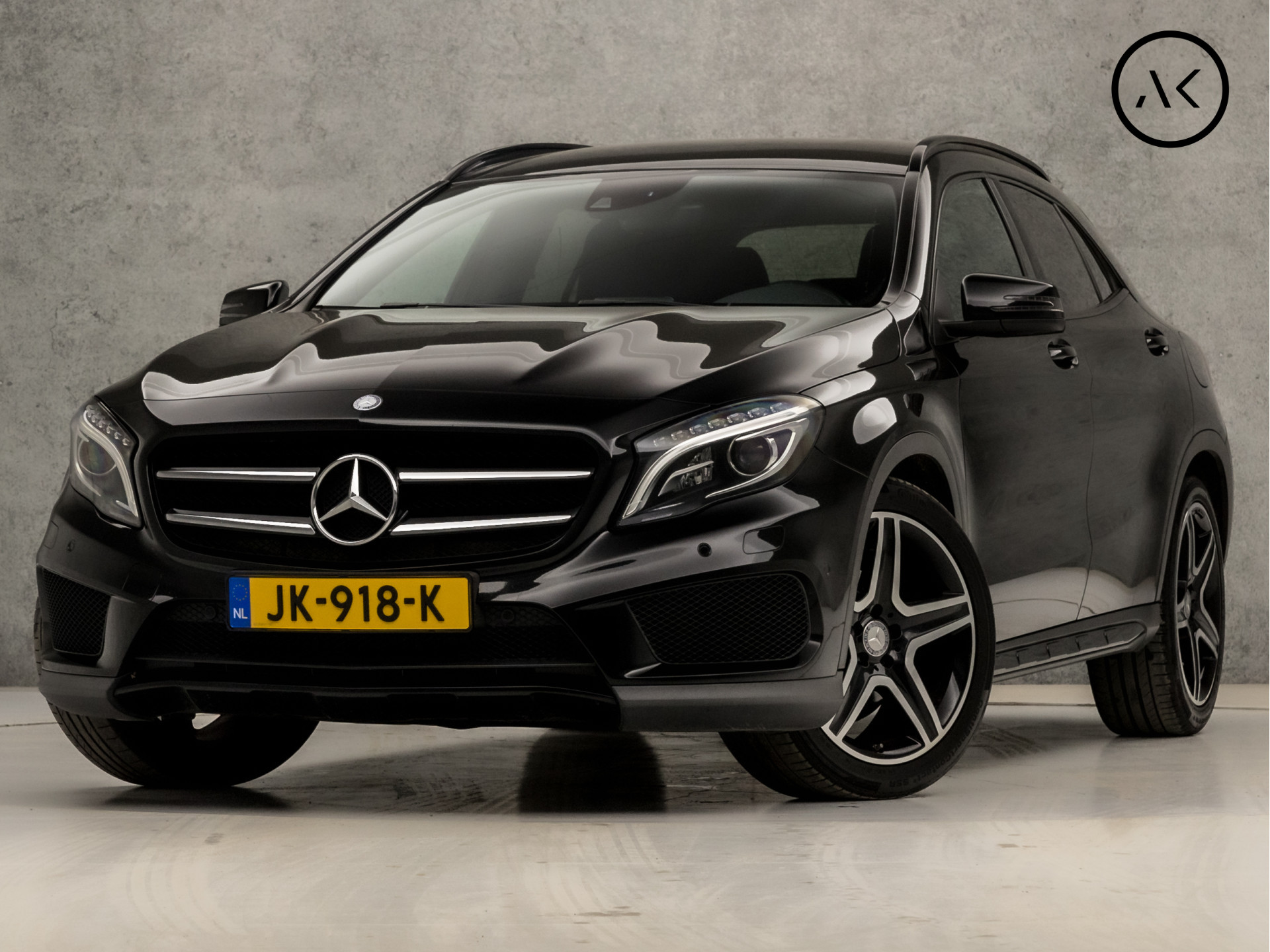 Mercedes-Benz GLA 200 AMG Sport Night Pack 157Pk Automaat (NAVIGATIE, BLACK EDITION, CAMERA, STOELVERWARMING, LEDEREN SPORTSTOELEN, GETINT GLAS, PARKEERSENSOREN, LED KOPLAMPEN, NIUEWE APK, NIEUWSTAAT)