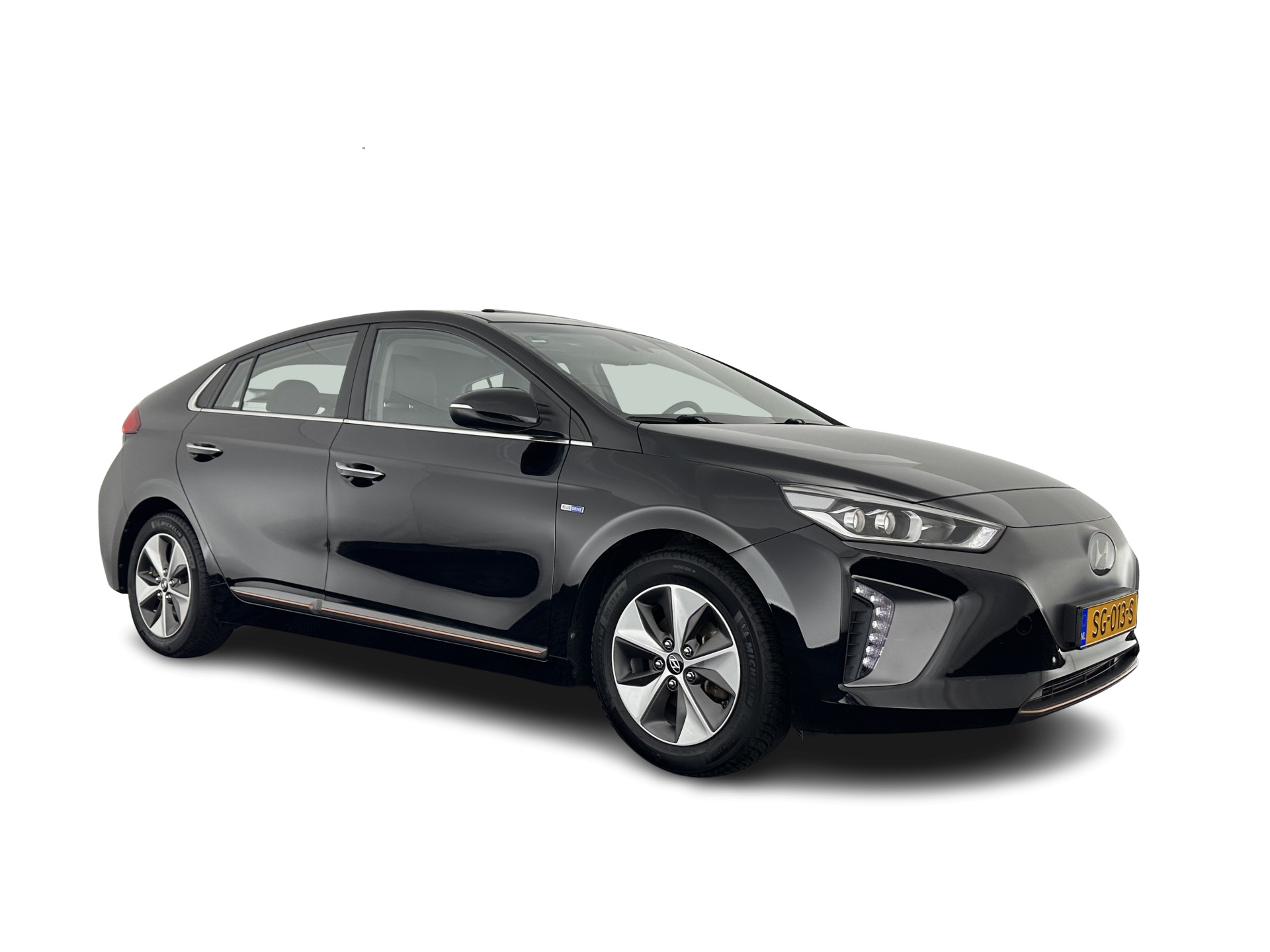 Hyundai IONIQ Premium EV (INCL-BTW) *PANO | VOLLEDER | INFINITY-AUDIO | FULL-LED | KEYLESS | NAVI-FULLMAP |  ADAPTIVE-CRUISE |  DAB | CAMERA | MEMORY-PACK | VIRTUAL-COCKPIT | LANE-ASSIST | COMFORT-SEATS | 16" ALU*