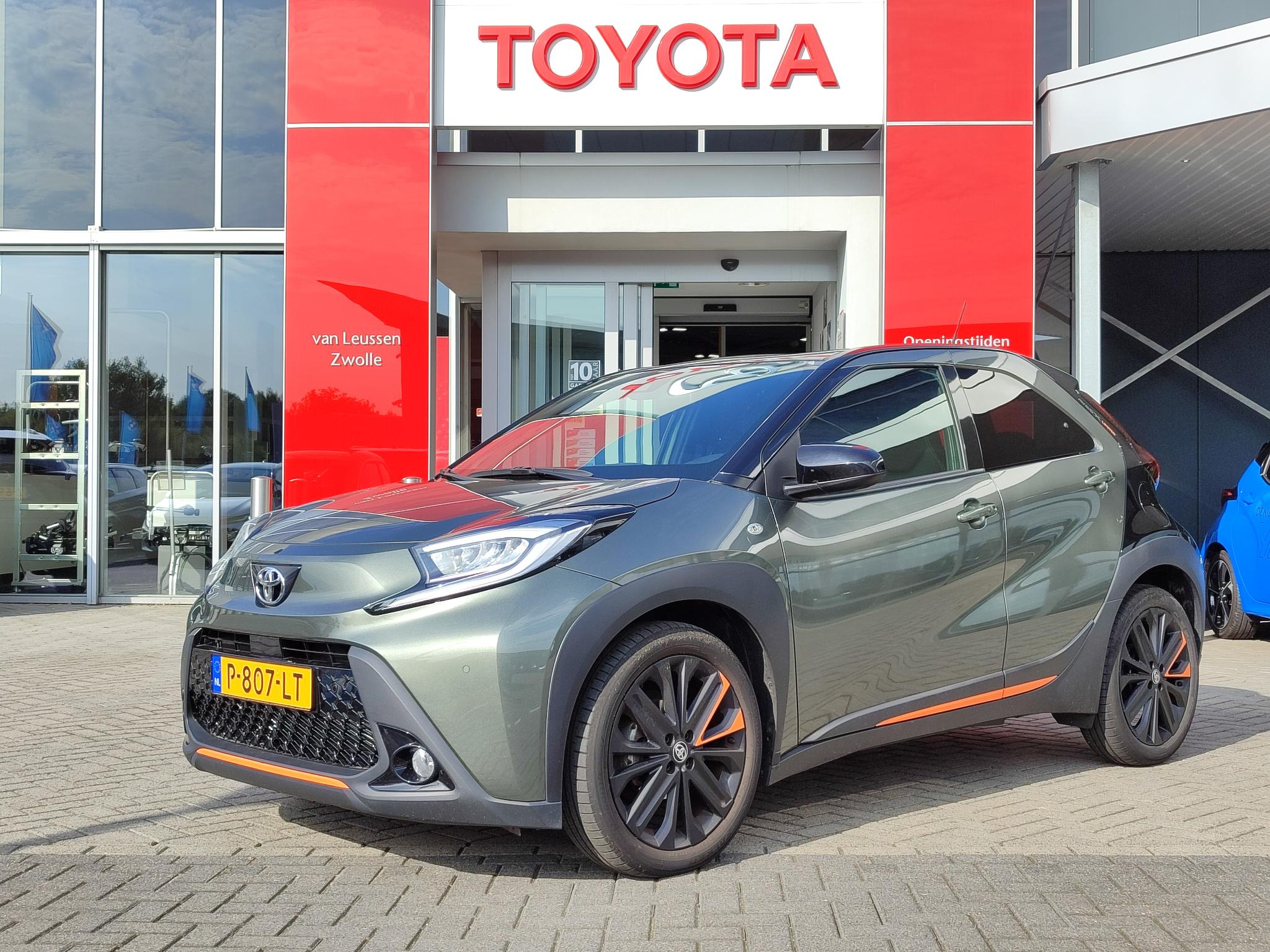 Toyota Aygo X 1.0 VVT-i S-CVT Limited AUTOMAAT NAVI STOELVERW JBL-AUDIO KEYLESS PARK-SENSOREN 18'' LM-VELGEN CAMERA APPLE/ANDROID CLIMA NL-AUTO