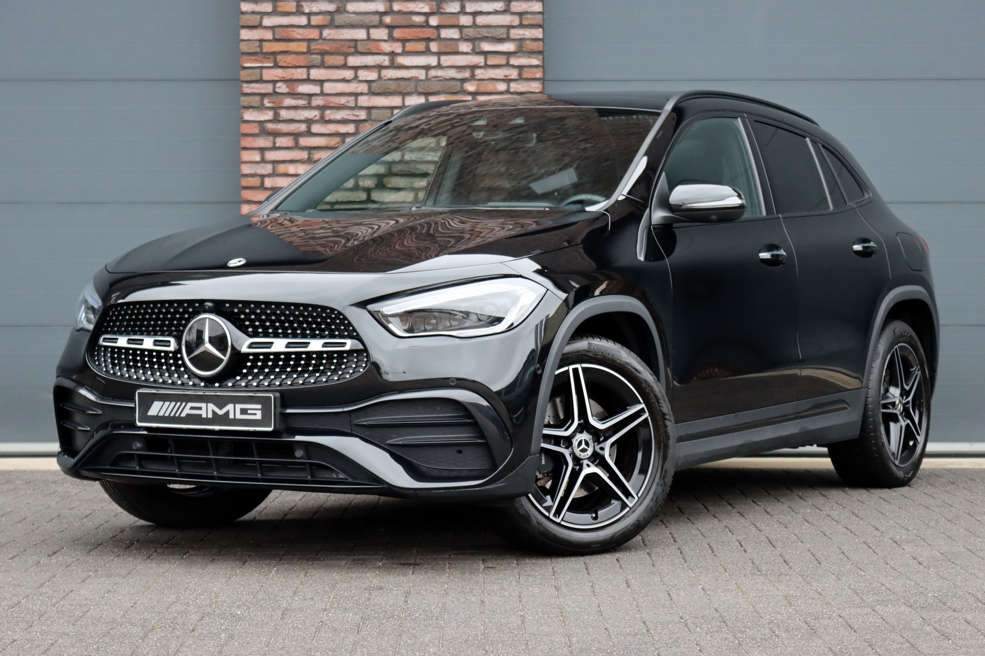 Mercedes-Benz GLA 250 e AMG Line Aut8 | Panoramadak | Distronic+ | Memory | HUD | Keyless Go | Surround Camera | Sfeerverlichting | Augmented Reality | Multibeam LED |