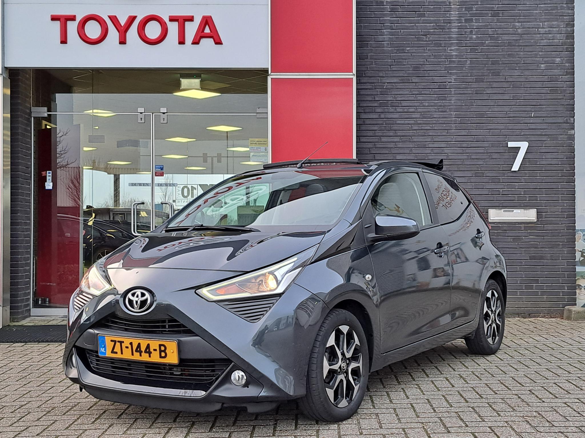 Toyota Aygo X-JOY AUTOMAAT CABRIODAK APPLE/ANDROID CLIMA CAMERA PRIVACY-GLASS LM-VELGEN