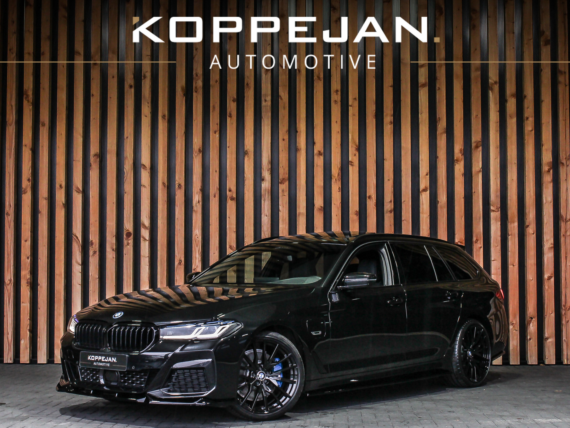 BMW 5 Serie Touring 530e 292PK High Executive M-Sport | LASER LED | HEAD-UP | PANORAMADAK | SHADOW LINE | ADAPTIVE CRUISE |