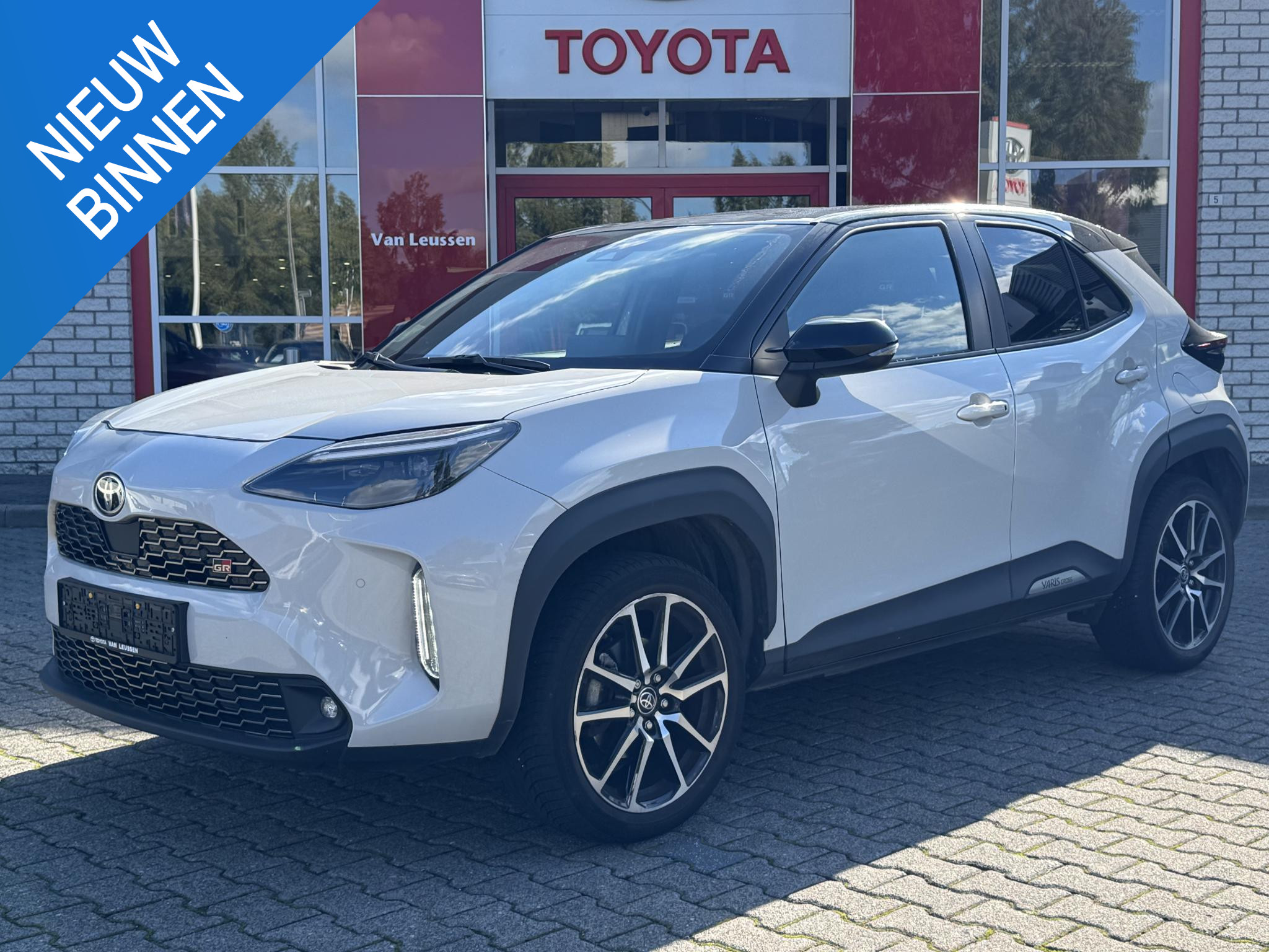 Toyota Yaris Cross 1.5 HYBRID GR-SPORT BLIND-SPOT PARK-SENSOREN STOELVERW HEAD-UP LEDER/ALCANTARA JBL-AUDIO APPLE/ANDROID KEYLESS EL-ACHTERKLEP