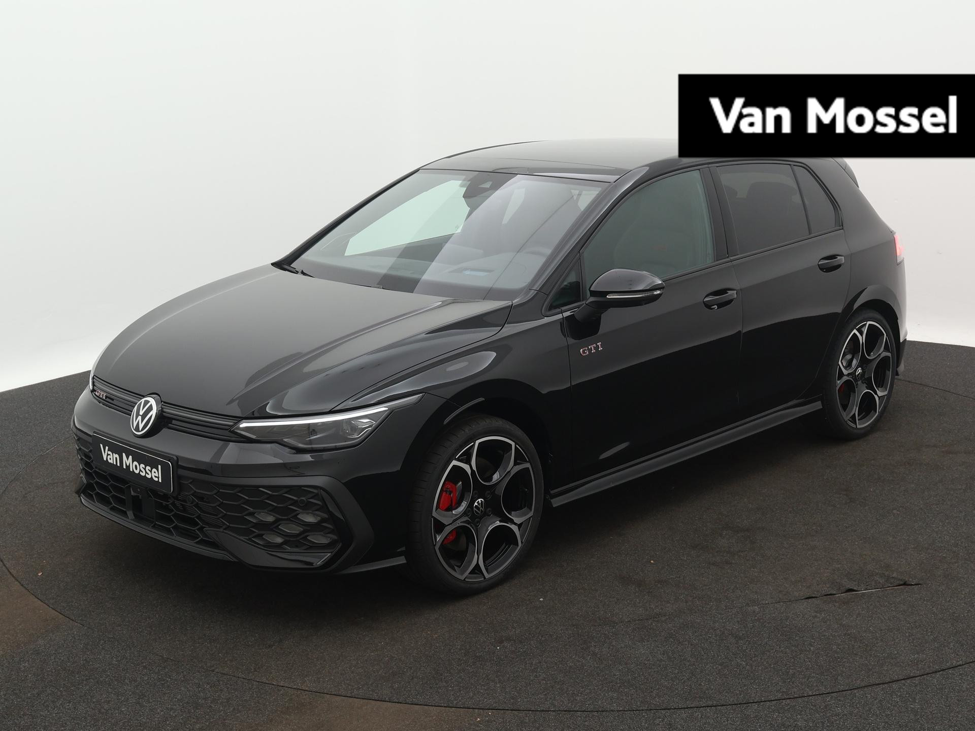 Volkswagen Golf 2.0 TSI GTI 265 PK | Black style | Apple Carplay | 19" velgen Queenstown | Harman Kardon | Head up display | 360 Camera | Dodehoeksensoren | Navigatie | IQ Lights | Android Auto | Keyless access | Stoelverwarming | Stuurverwarming |