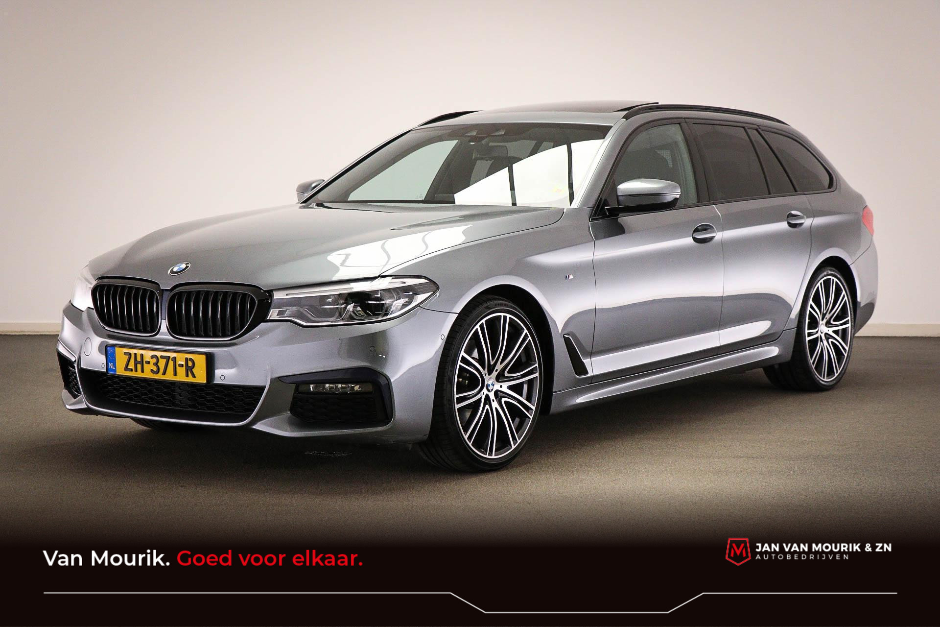 BMW 5 Serie Touring 520i High Executive M SPORT / PARKING- PACK | Panoramadak | Lederen bekleding | Afneembare trekhaak