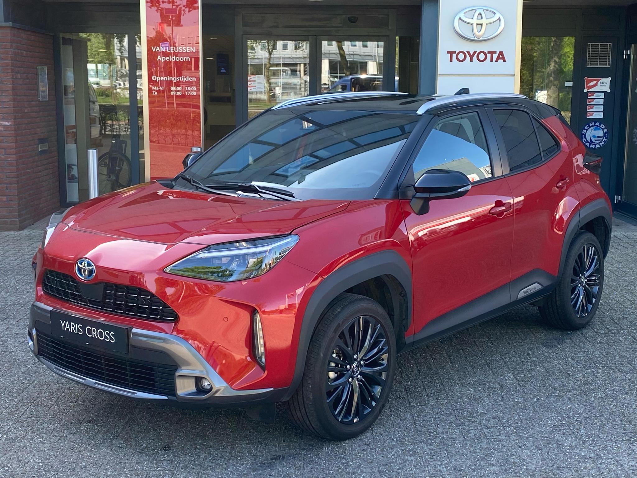 Toyota Yaris Cross 1.5 HYBRID ADVENTURE HEAD-UP STOEL/STUURVERW. EL-ACHTERKLEP LED-PAKKET DRAADLOOS-LADEN-TEL LMV