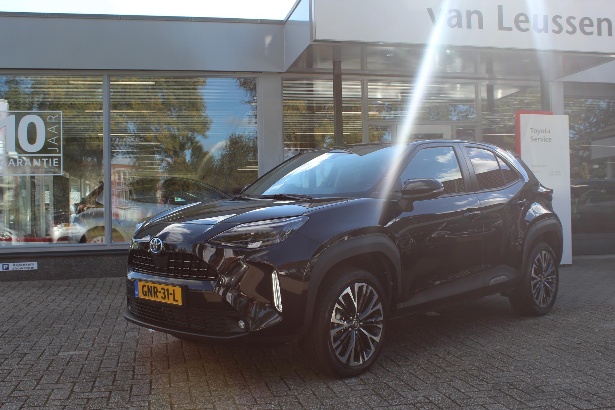 Toyota Yaris Cross 1.5 HYBRID 115 BUSINESS STUUR/STOEL/WISSERVERW DRAADLOOS TEL.LADER SENSOREN V+A LED AD-CRUISE KEYLESS DAB