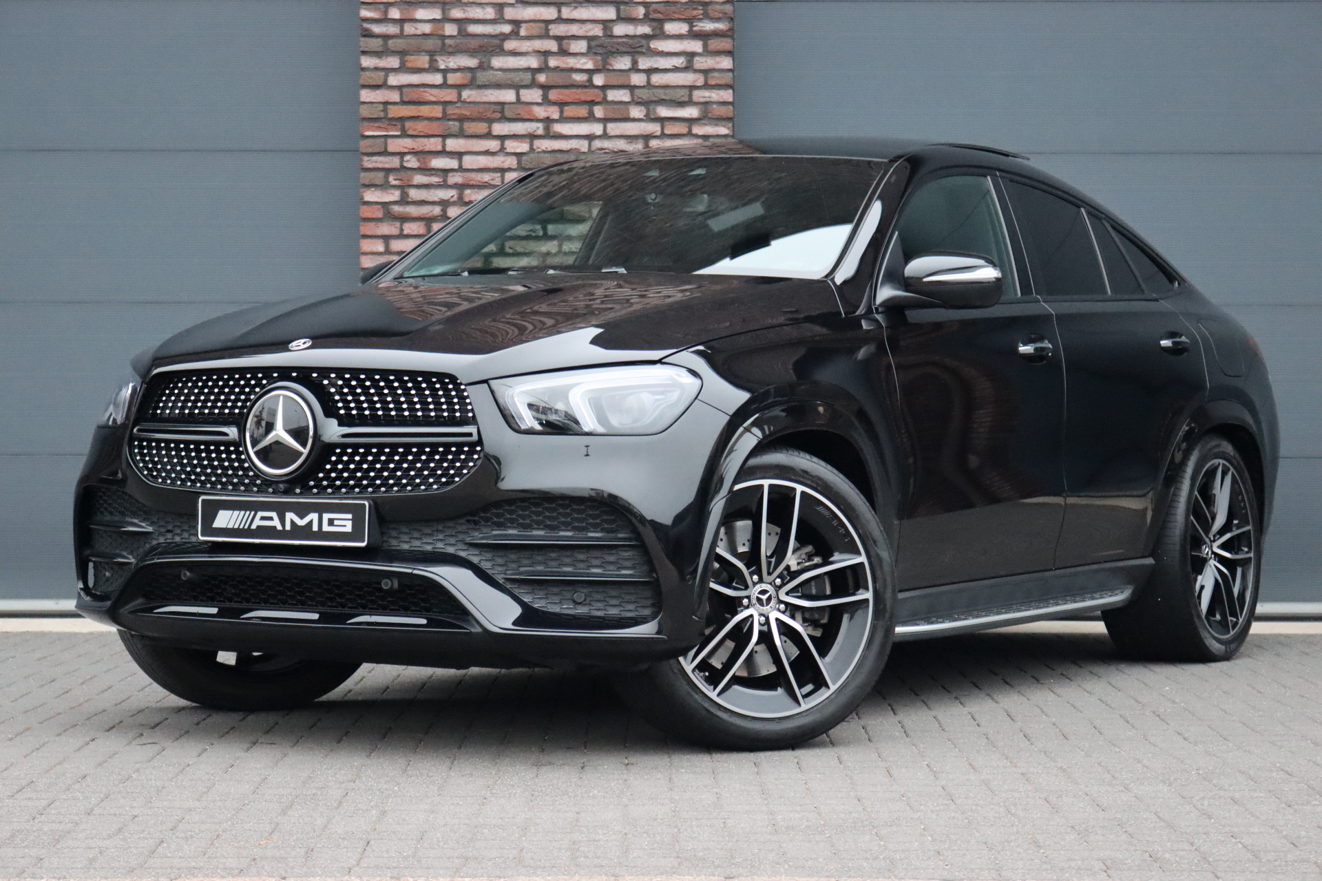 Mercedes-Benz GLE Coupé 350 e 4MATIC AMG Line Aut9 | Luchtvering | Distronic+ | Panoramadak | Trekhaak | Burmester | Stoelventilatie | HUD | Keyless Go | Surround Camera |