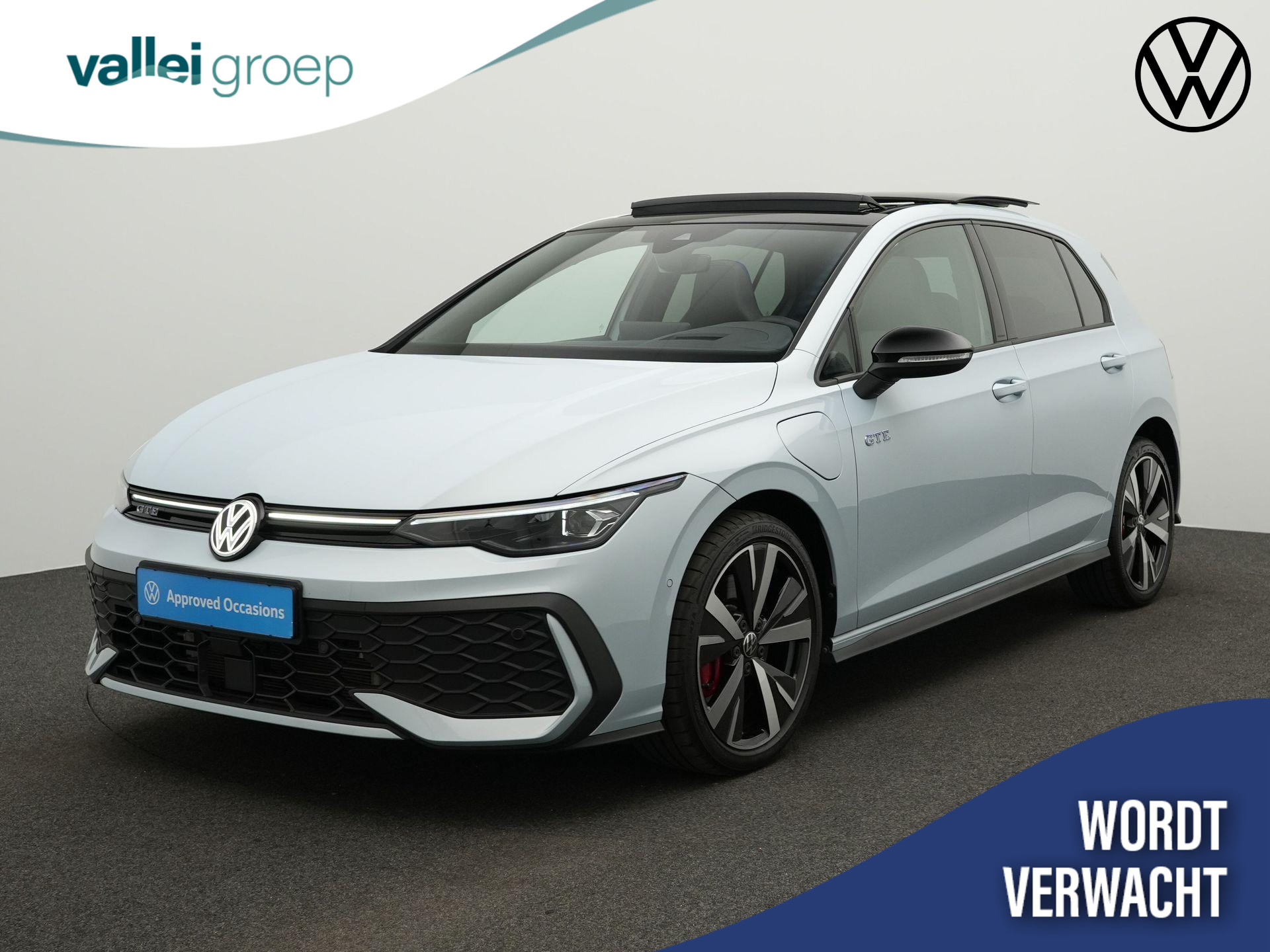 Volkswagen Golf GTE 1.5 eHybrid 272 pk DSG | Panoramadak | IQ Light | Head-up display | Stuur-/stoelverwarming | Achteruitrijcamera
