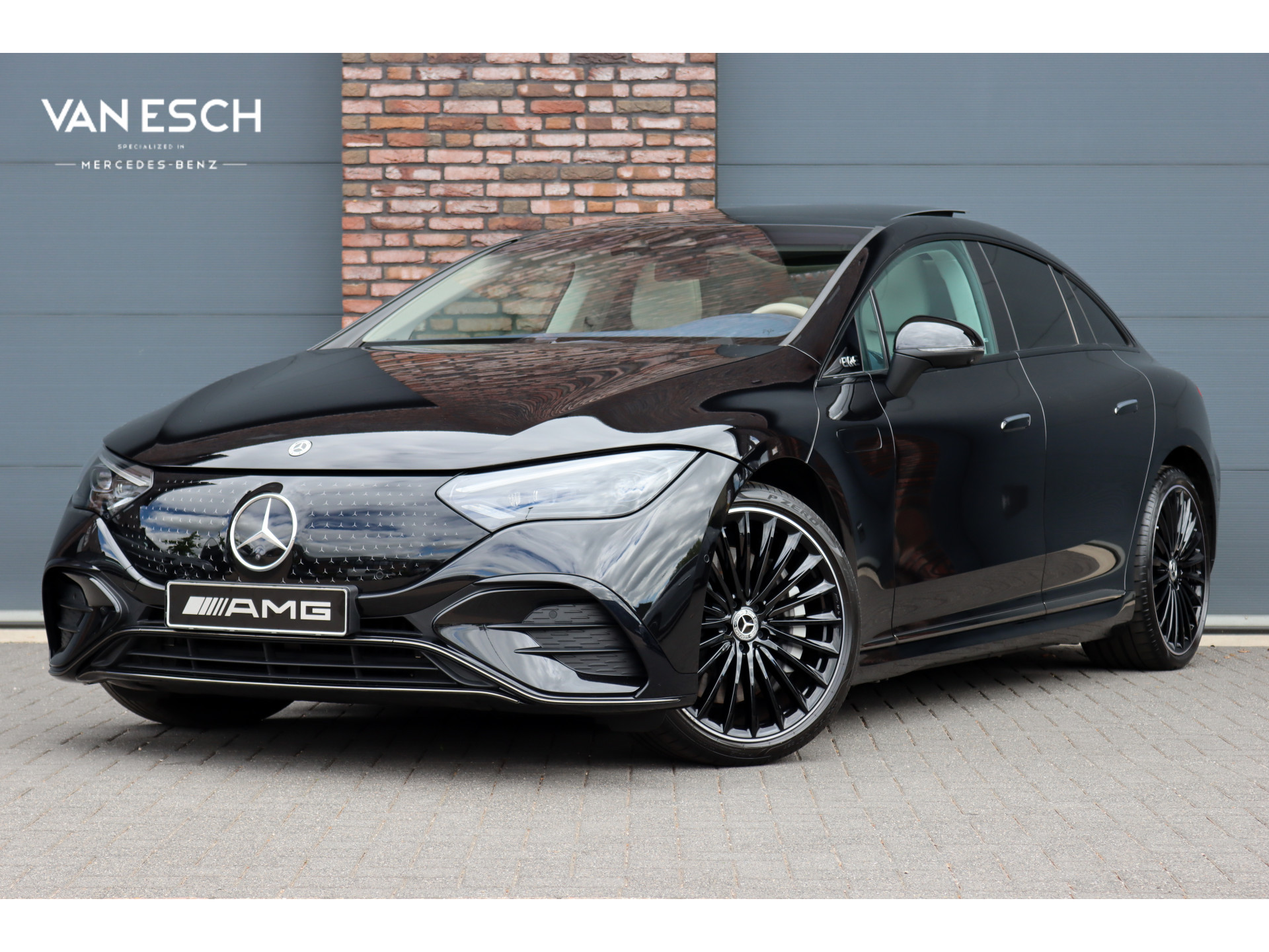 Mercedes-Benz EQE 300 AMG Line 89 kWh | Hyperscreen | Airmatic | Distronic+ | Memory | Burmester | Panoramadak | Digital Light | Surround Camera | Keyless Go | Augmented Reality | Warmtepomp |