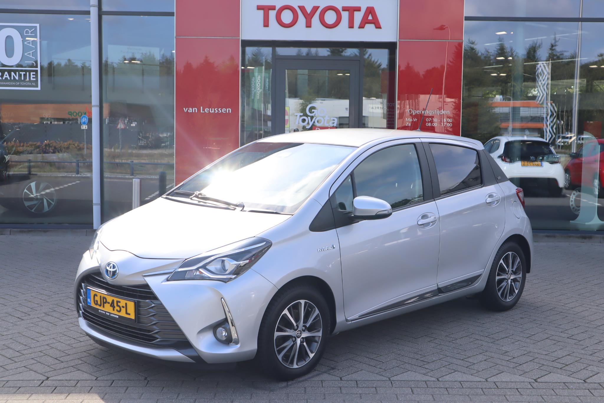 Toyota Yaris 1.5 HYBRID Y20 NAVI KEYLESS LM-VELGEN P-SENSOREN CAMERA CRUISE PRIVACY-GLASS DEALERAUTO