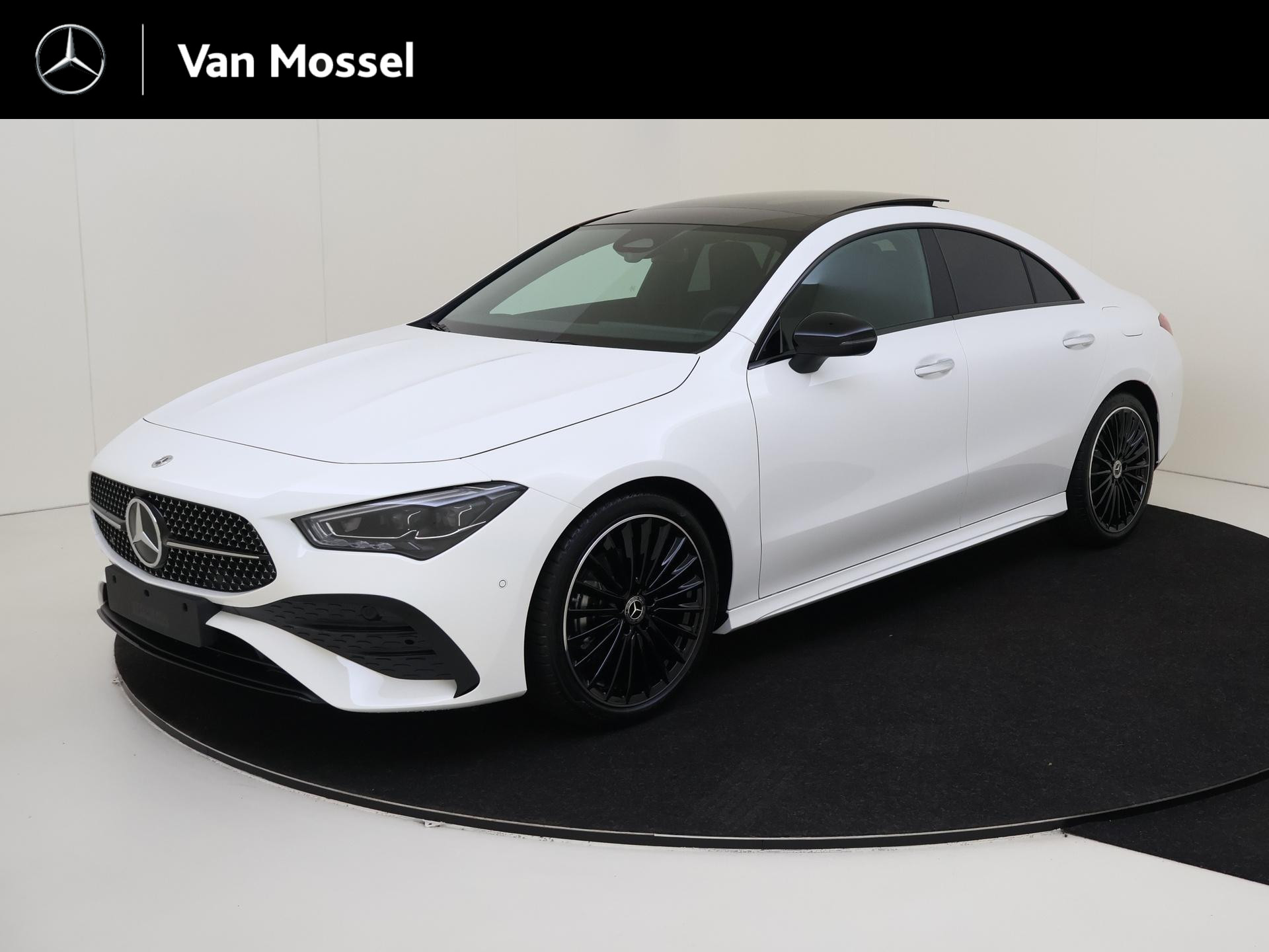 Mercedes-Benz CLA 180 - Star Edition AMG Line - Panoramadak - Nightpakket - 19 Inch - Dodehoek Assistent