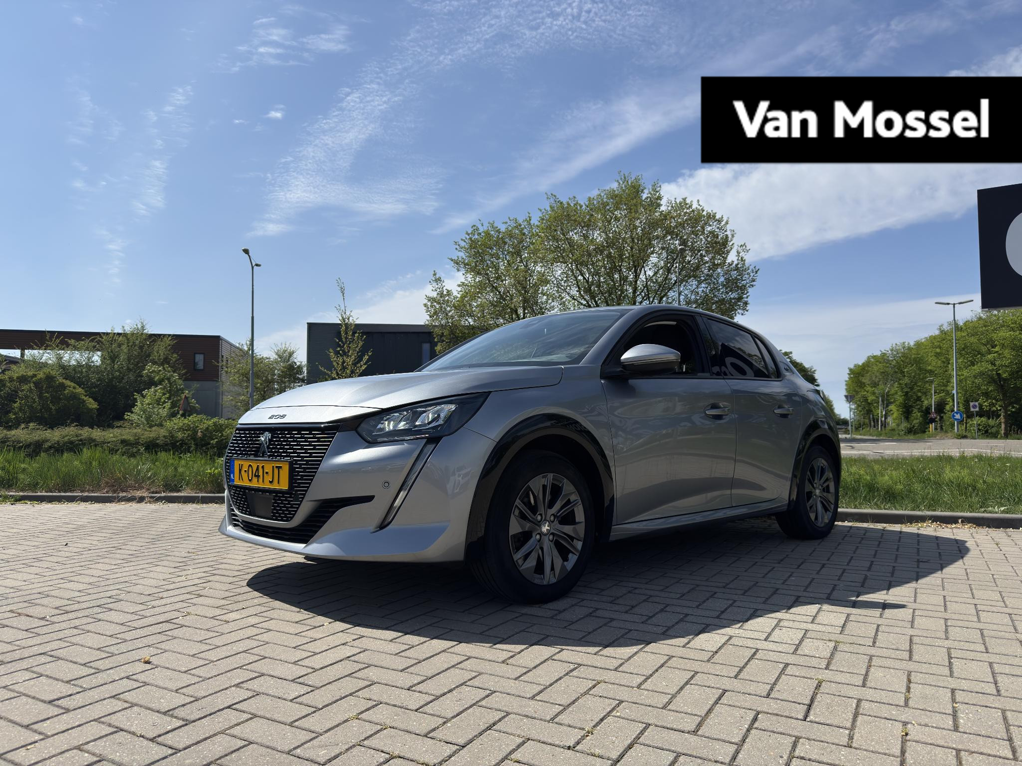 Peugeot e-208 EV Allure 50 kWh | Apple Carplay/Android Auto | Parkeersensoren | Climate control