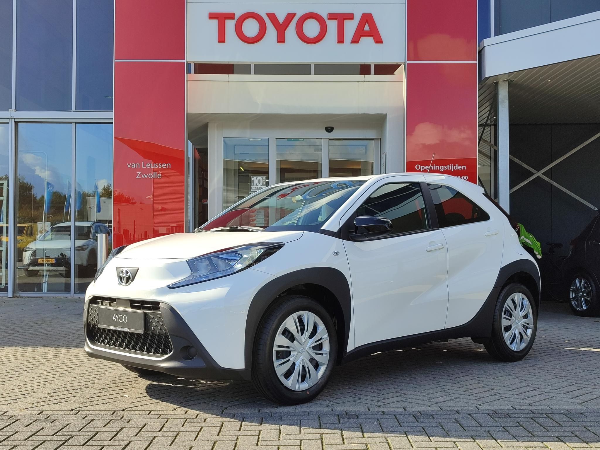 Toyota Aygo X 1.0 VVT-i MT play 6X NIEUW DIRECT RIJDEN AD-CRUISE AIRCO APPLE/ANDROID CAMERA HOGE ZIT