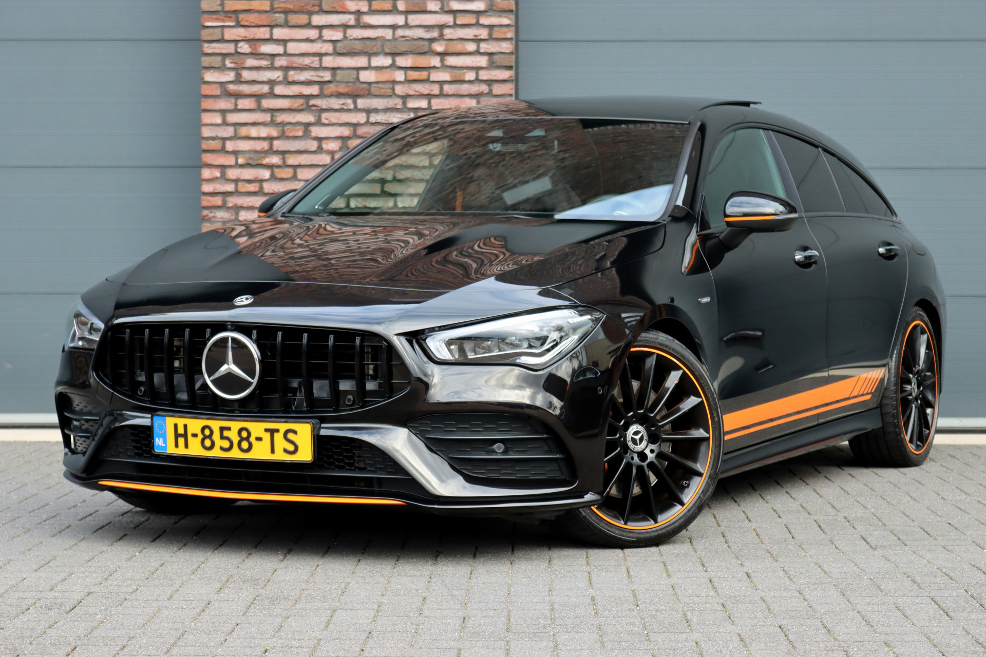 Mercedes-Benz CLA Shooting Brake 250 4MATIC Premium Plus Aut7 | 'Edition 1' | Panoramadak | Distronic+ | HUD | Keyless Go | Memory | Burmester | Sfeerverlichting | Stoelverwarming | Multibeam Led |