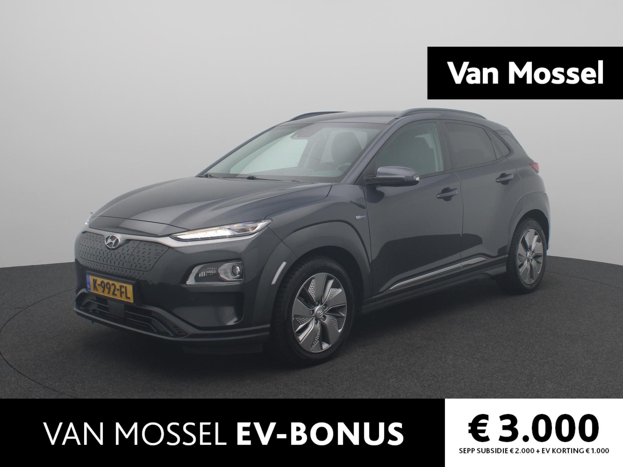 Hyundai Kona EV Premium 64 kWh | Achteruitrijcamera | Navigatie | Stoelverwarming | Climate Control | Adaptieve Cruise Control