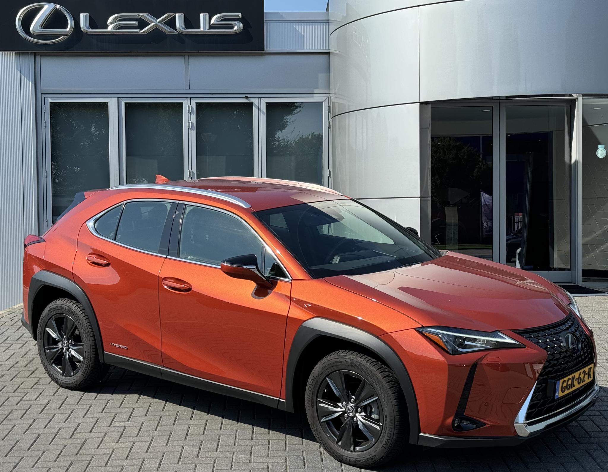 Lexus UX 250h Luxury Line LEDER STOELVERW CAMERA NAVI KEYLESS DODEHOEKDETECTIE PARK-SENSOREN APPLE/ANDROID