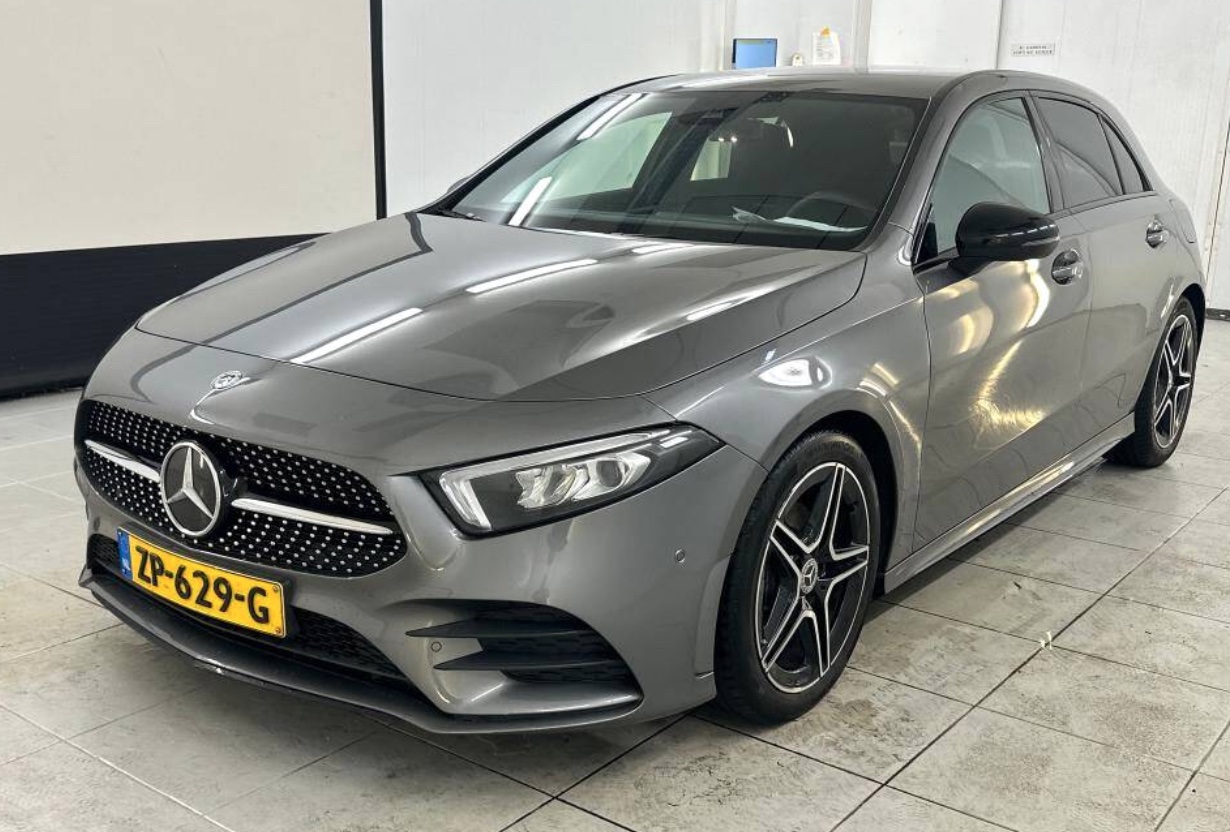 Mercedes-Benz A-Klasse 180 Business Solution AMG Night Upgrade AUT [CAMERA, AMG, ALCANTARA, APPLE CARPLAY, LED, DAB, NAVIGATIE, ANDROID, NIEUWSTAAT]