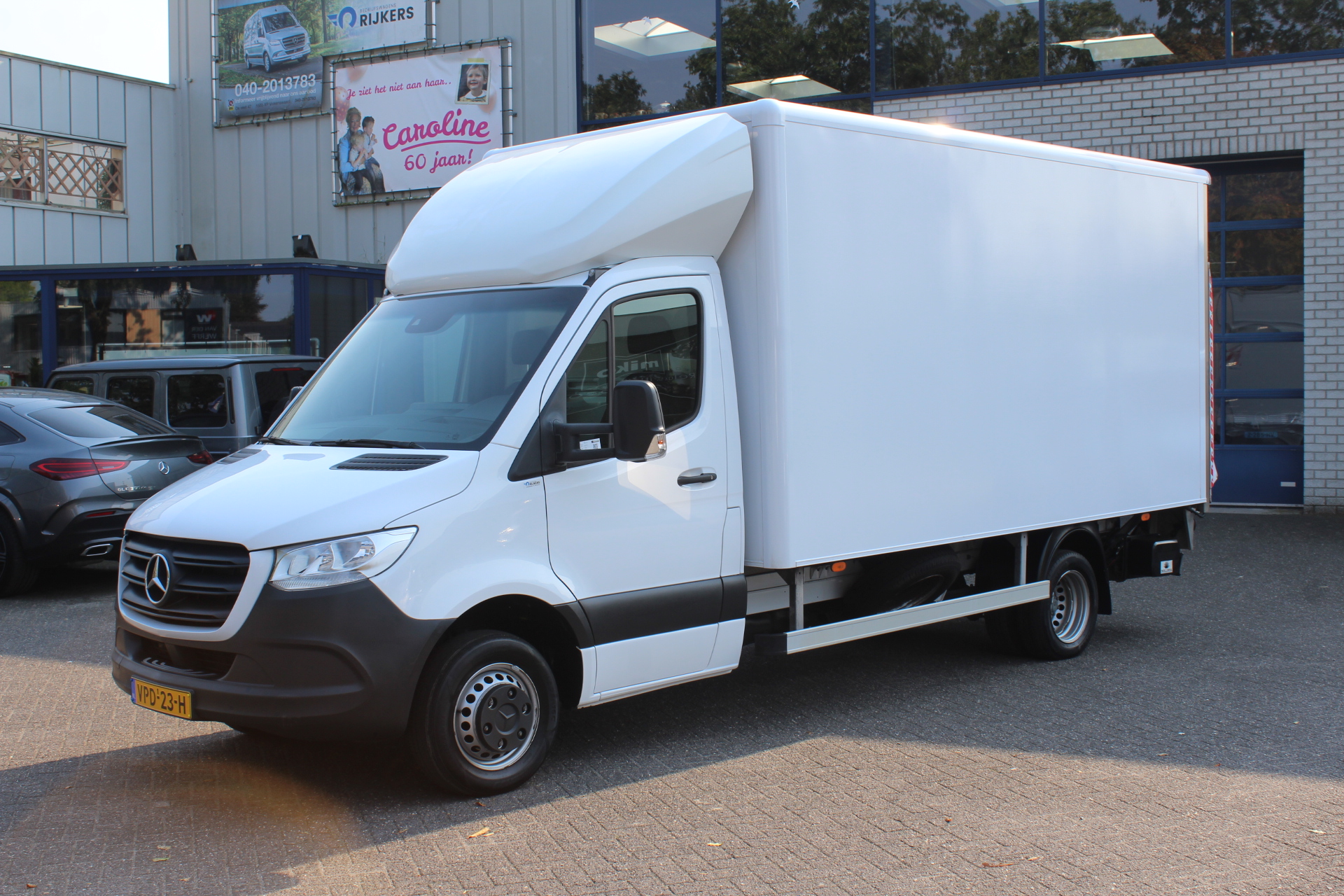 Mercedes-Benz Sprinter 515 CDI Bakwagen met laadklep MBUX met navigatie, Geveerde stoel, Camera