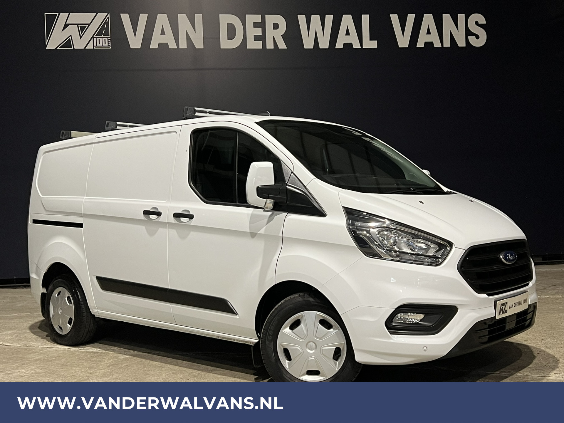 Ford Transit Custom 2.0 TDCI 131pk L1H1 Euro6 Airco | Camera | Navigatie | Apple Carplay LED, Cruisecontrol, 2500kg Trekhaak, Parkeersensoren, Stoelverwarming, Verwarmde voorruit, Dakdragers, Bijrijdersbank, Achterklep