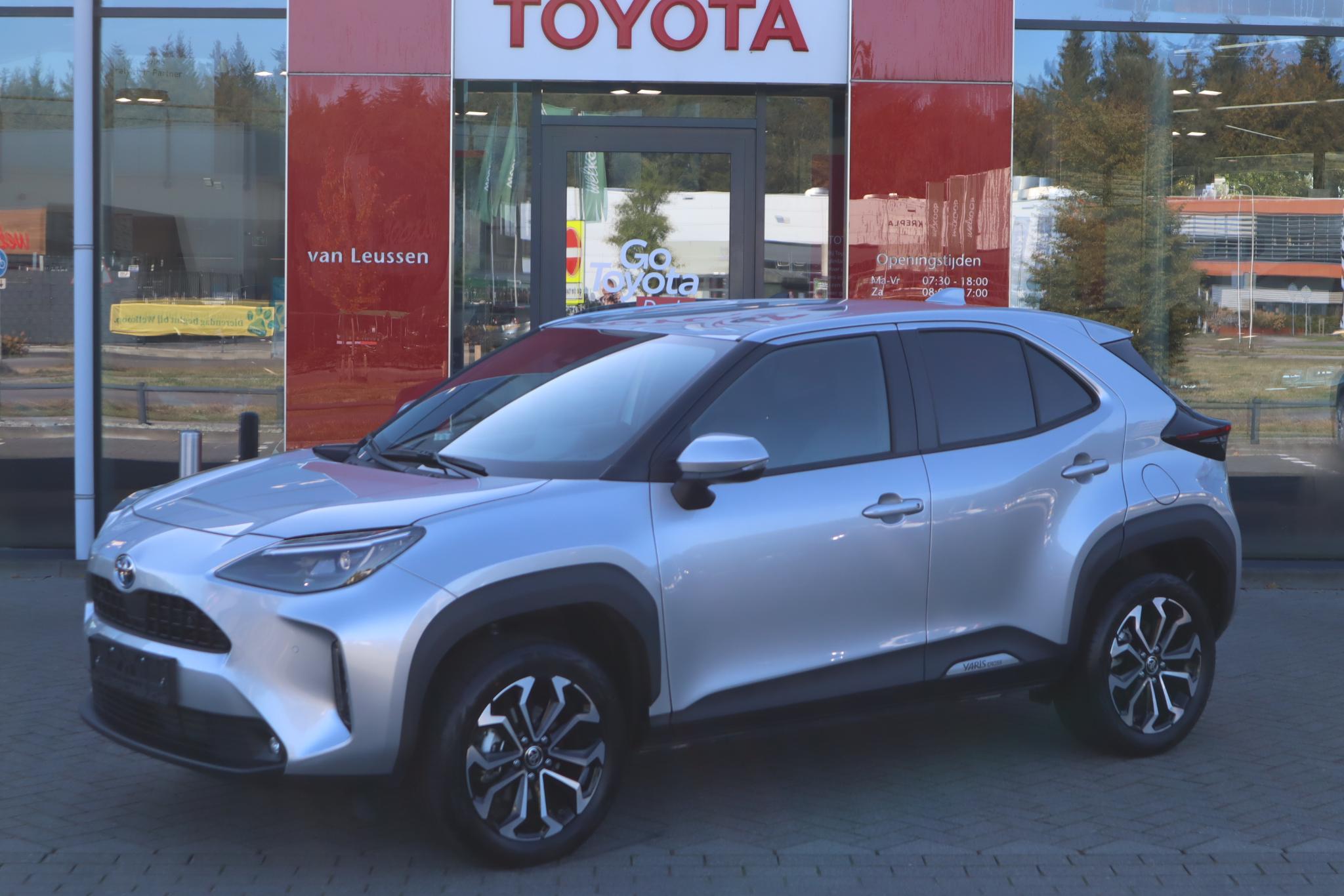 Toyota Yaris Cross 1.5 HYBRID DYNAMIC+ STOEL/STUURVERW PARK-SENSOREN APPLE/ANDROID CLIMA AD-CRUISE 17" LM-VELGEN