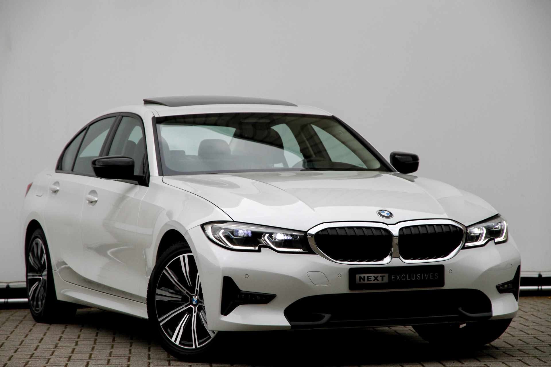 BMW 3 Serie 330e High Executive BTW | Pano | Head-up | ACC | Carplay
