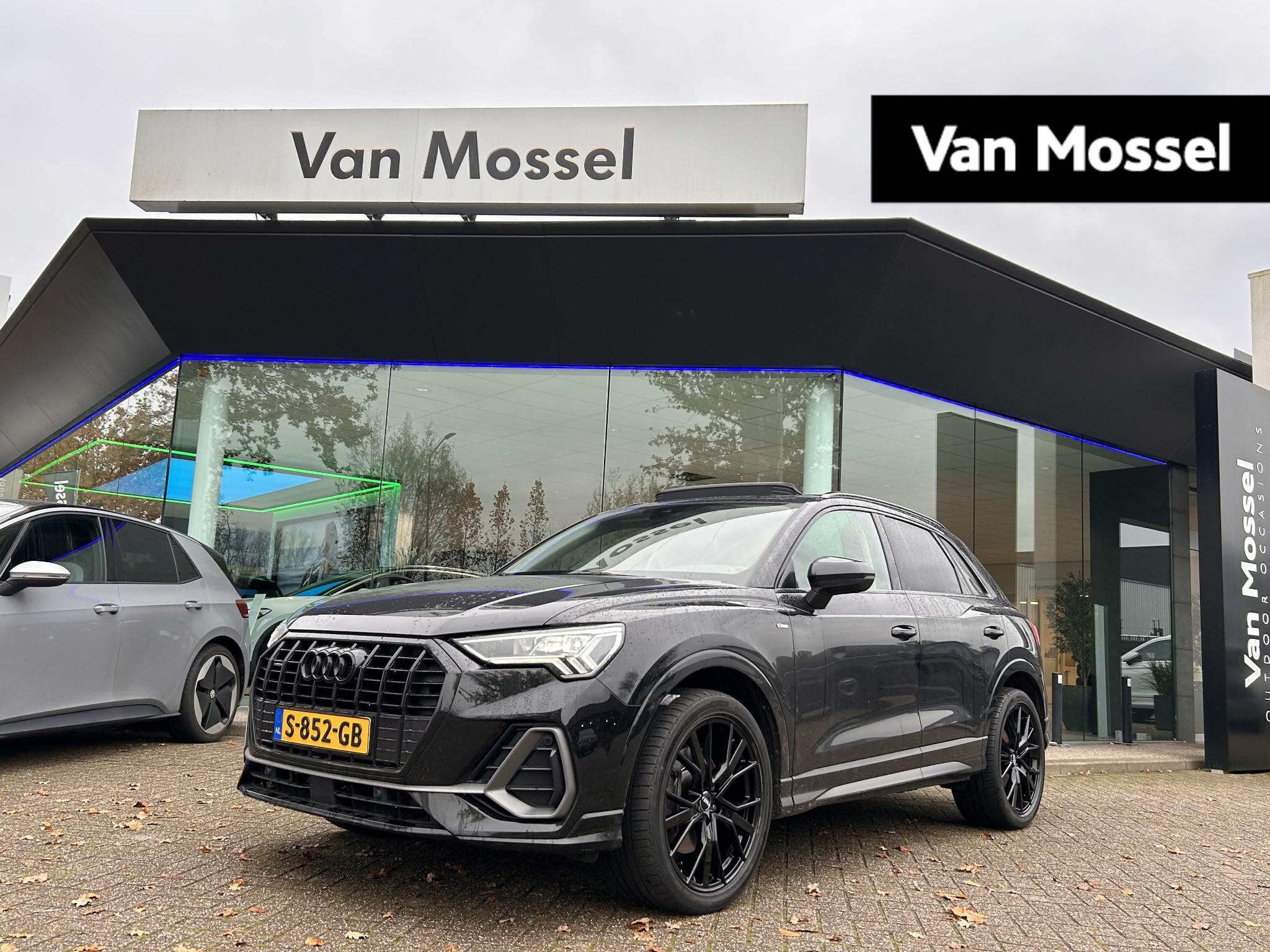 Audi Q3 40 TFSI quattro S Line Pro Line | VERWACHT | S-LINE | PANORAMADAK | ZWART OPTIEK | NAVIGATIE | ACHTERUITRIJCAMERA | VIRTUAL COCKPIT | HALF-LEDER | STOELVERWARMING | LANE ASSIST | LED KOPLAMPEN | PARKEERSENSOREN V+A | SPORTSTOELEN |