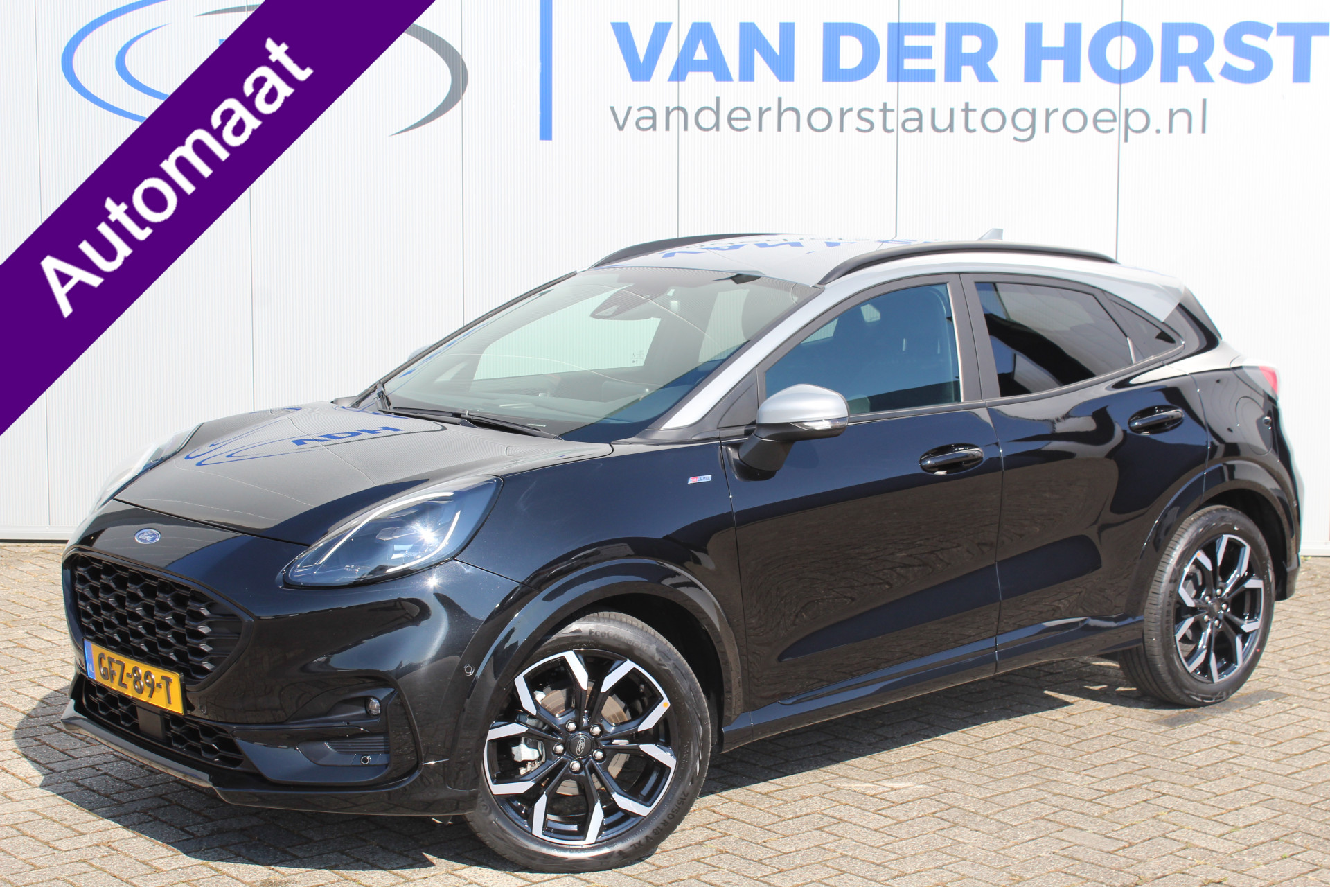 Ford Puma 1.0-125pk EcoBoost Hybrid ST-Line X Two tone. AUTOMAAT ! Gun uzelf het plezier en comfort van een automaat ! Ca. €. 10.000,- beneden de nieuwprijs ! Volautm. airco, navigatie, telefoonvoorb., cruise control, lane assist, B&O soundsystem, LED verlichting, camera, parkeersensoren v+a etc.