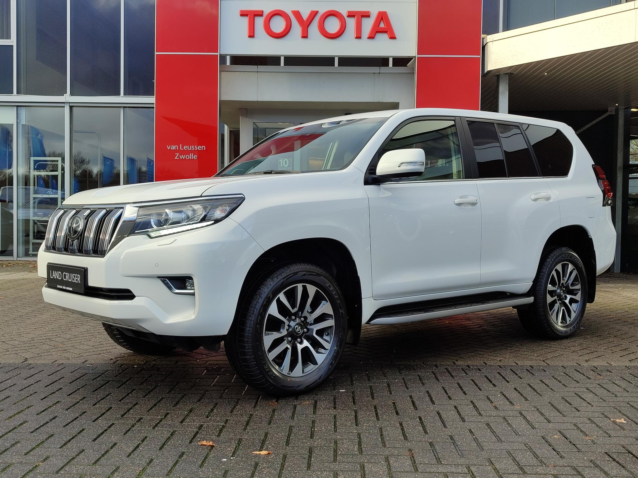 Toyota Land Cruiser 2.8 D-4D Professional NIEUW DIRECT RIJDEN LEER KEYLESS STOELVERW CAMERA 18' LM-VELGEN EL-STOEL NAVI APPLE/ANDROID