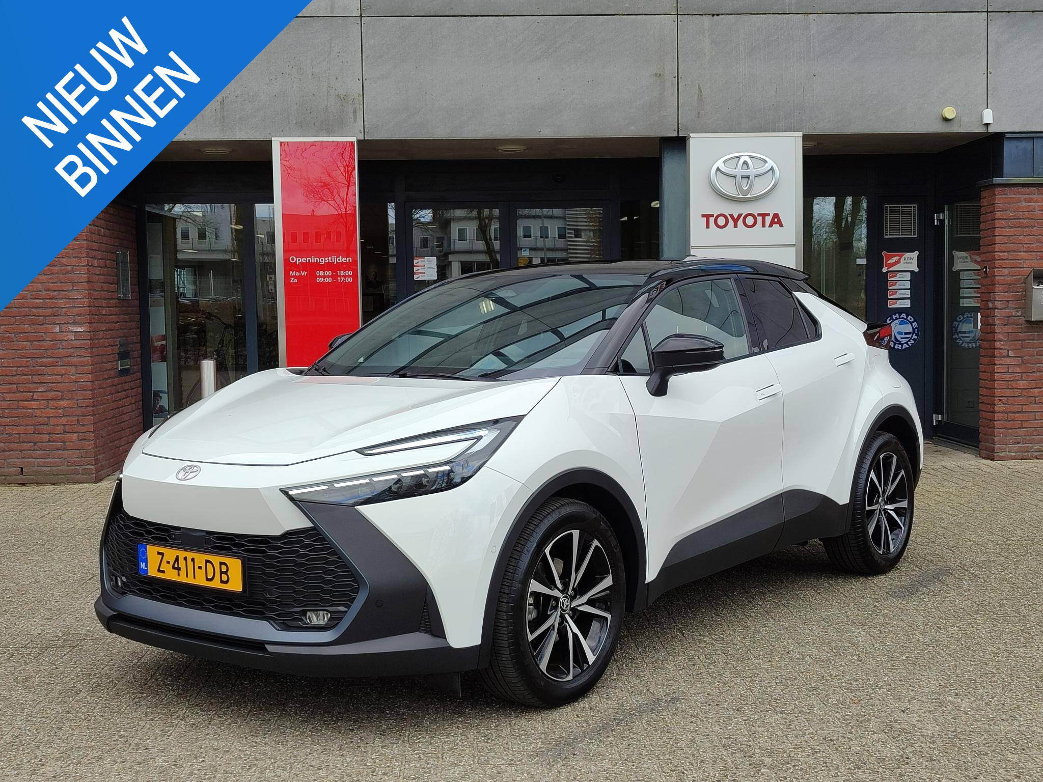 Toyota C-HR HYBRID 200 FIRST EDITION 360° CAMERA NAVI BLIND SPOT KEYLESS PARK-SENSOREN 18'' LM-VELGEN AD-CRUISE CLIMA APPLE/ANDROID NL-AUTO