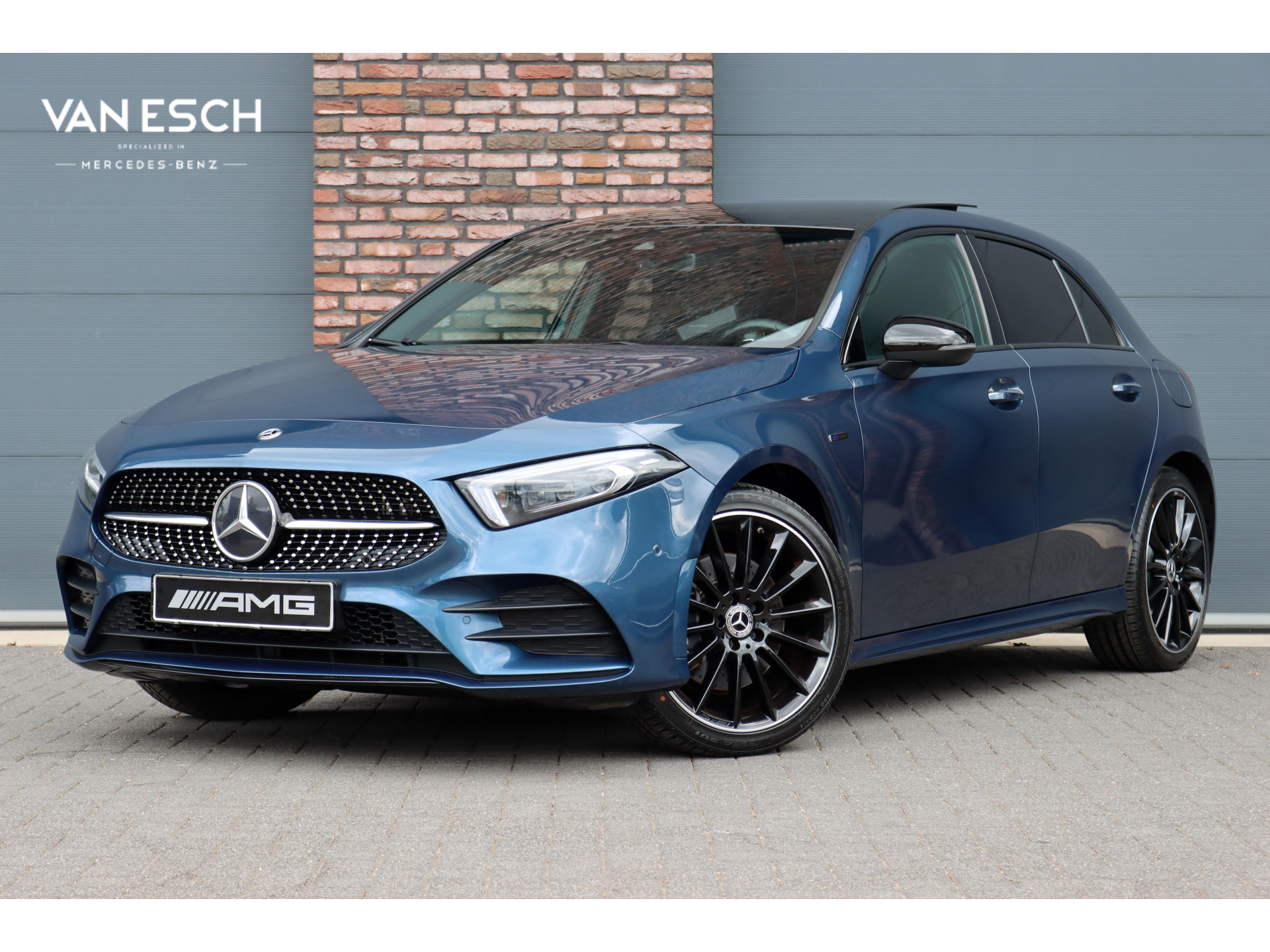 Mercedes-Benz A-Klasse 250 e AMG Line Aut8 | Panoramadak | Memory | Camera | Keyless Go | Multibeam LED | Stoelverwarming | Nightpakket | Advanced Sound System | Zitcomfortpakket |