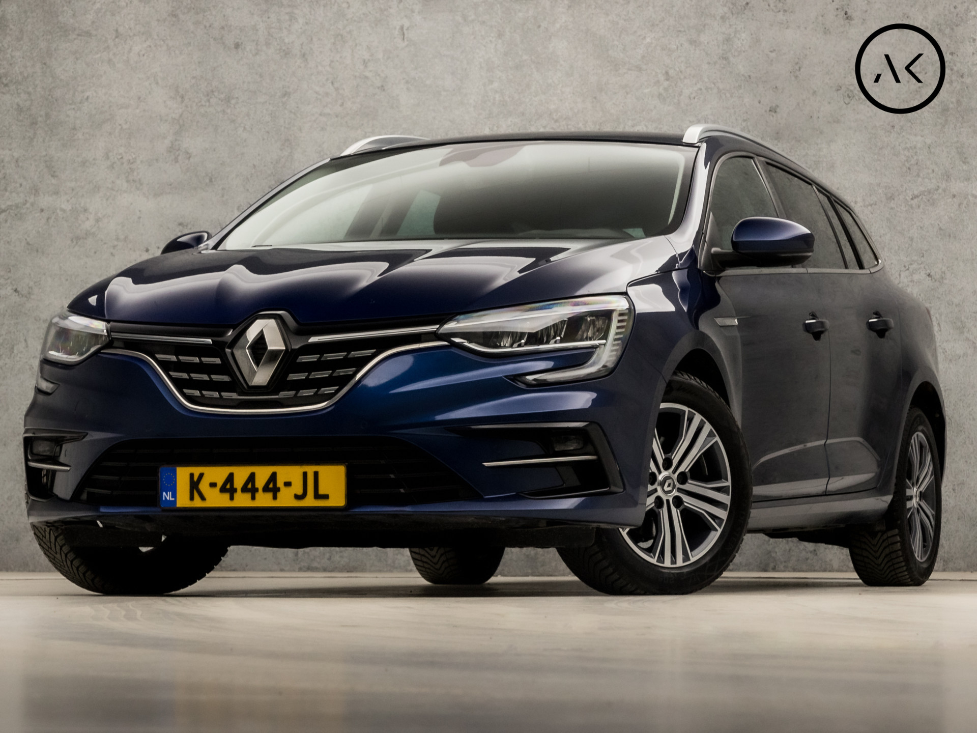 Renault Mégane Estate 1.3 TCe Luxury Automaat (FACELIFT, APPLE CARPLAY, NAVIGATIE, DIGITAL COCKPIT, CLIMATE, LEDER, SPORTSTOELEN, GETINT GLAS, CRUISE, LANE ASSIST, NIEUWSTAAT)