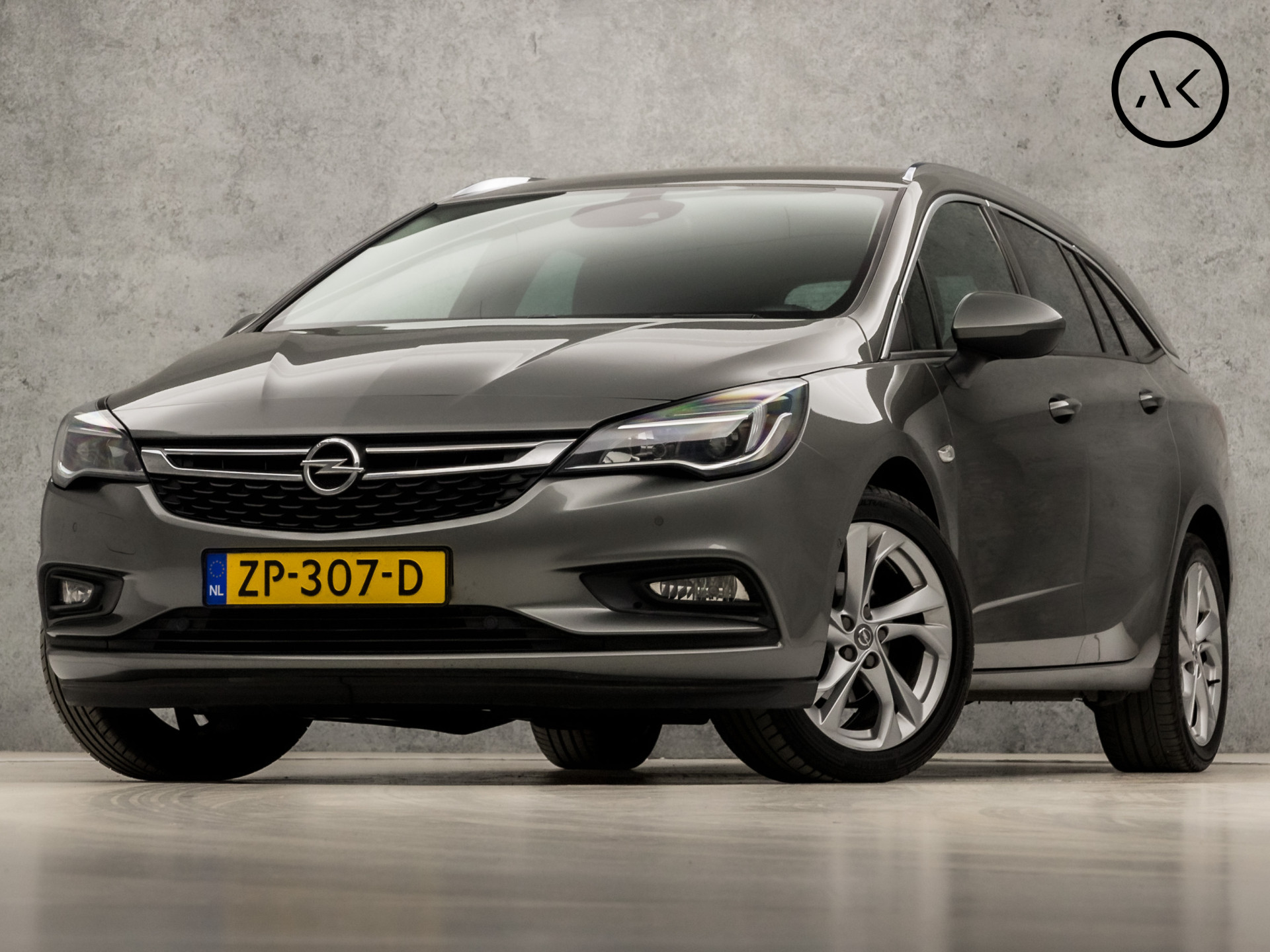 Opel Astra Sports Tourer 1.0 Turbo Innovation Sport (APPLE CARPLAY, NAVIGATIE, CAMERA, CLIMATE, GETINT GLAS, SPORTSTOELEN, LEDER, TREKHAAK, ACHTERKLEP ELEKTRISCH, LANE ASSIST, NIEUWSTAAT)