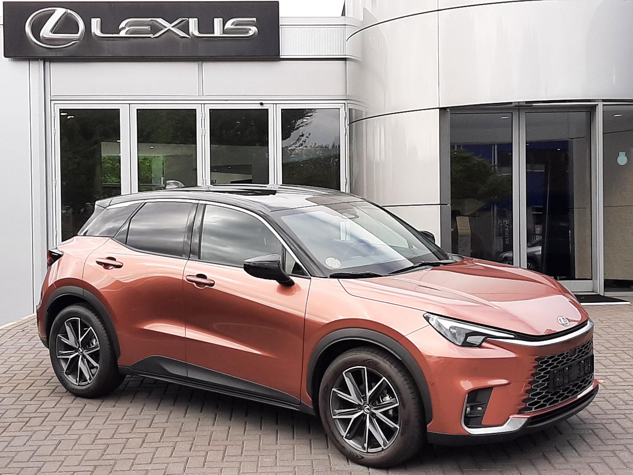 Lexus LBX Cool 2WD ADVANCED PACK EL-STOEL EL-KOFFERKLEP STOELVERW MARK LEVINSON 360-CAMERA KEYLESS