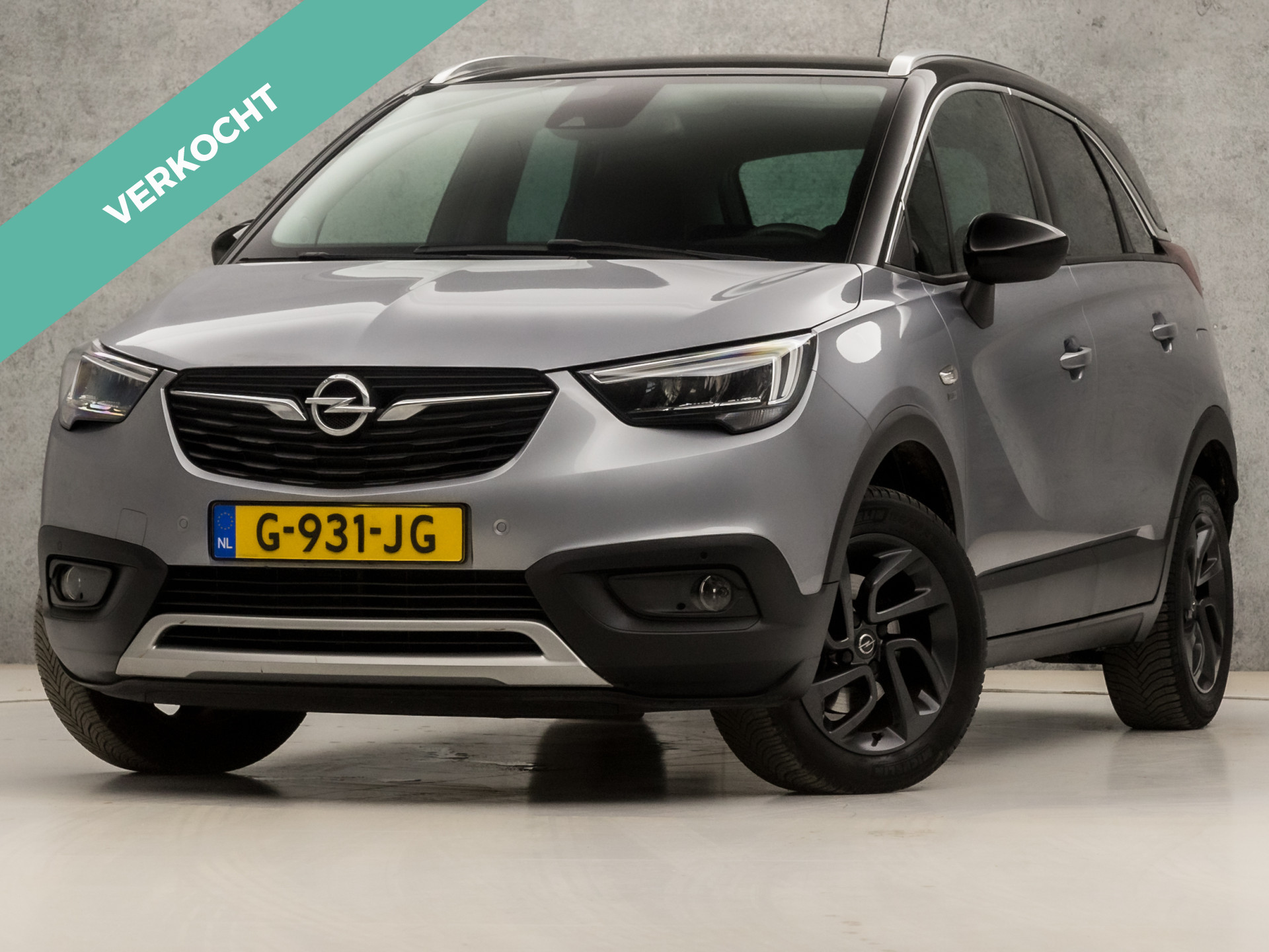 Opel Crossland X 1.2 Turbo 120 Jaar Edition (APPLE CARPLAY, NAVIGATIE, CAMERA, GETINT GLAS, SPORTSTOELEN, DAB+, LED KOPLAMPEN, CRUISE, NIEUWSTAAT)