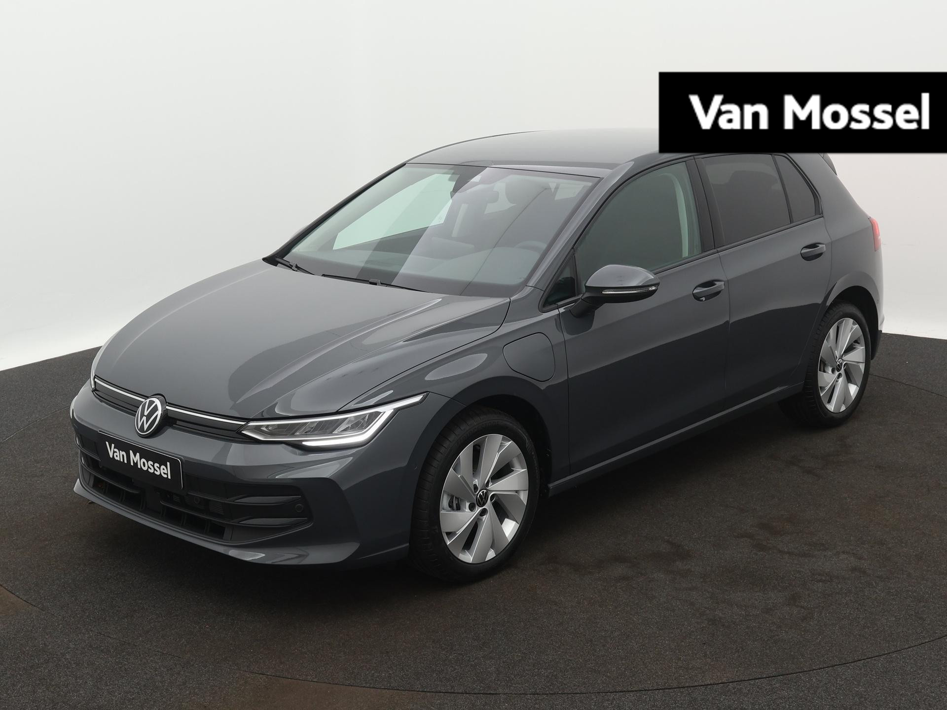 Volkswagen Golf 1.5 eHybrid Life Edition 204 PK Automaat | Plug in Hybride | Apple Carplay | Parkeersensoren | 17" Lichtmetalen velgen | Adaptieve cruise control | Camera | LED koplampen | Ruiten getint | Android Auto |