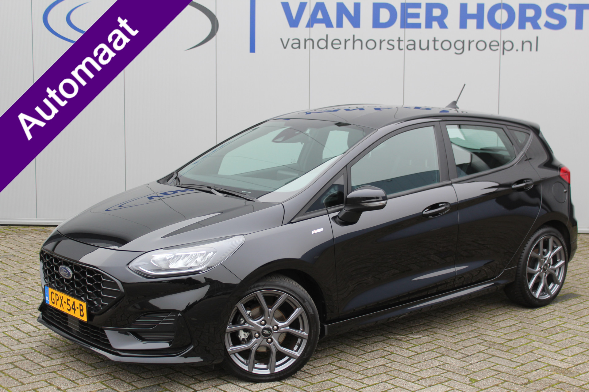 Ford Fiesta 1.0-125pk EcoBoost Mild-Hybrid ST-Line AUTOMAAT ! Gun uzelf het gemak, comfort en plezier van een automaat ! Volautm. airco, LED verlichting, navigatie, draadloze telefoonlader, stuur-, stoel- en voorraamverw., cruise control, parkeersensoren achter, lane assist, LM wielen etc.