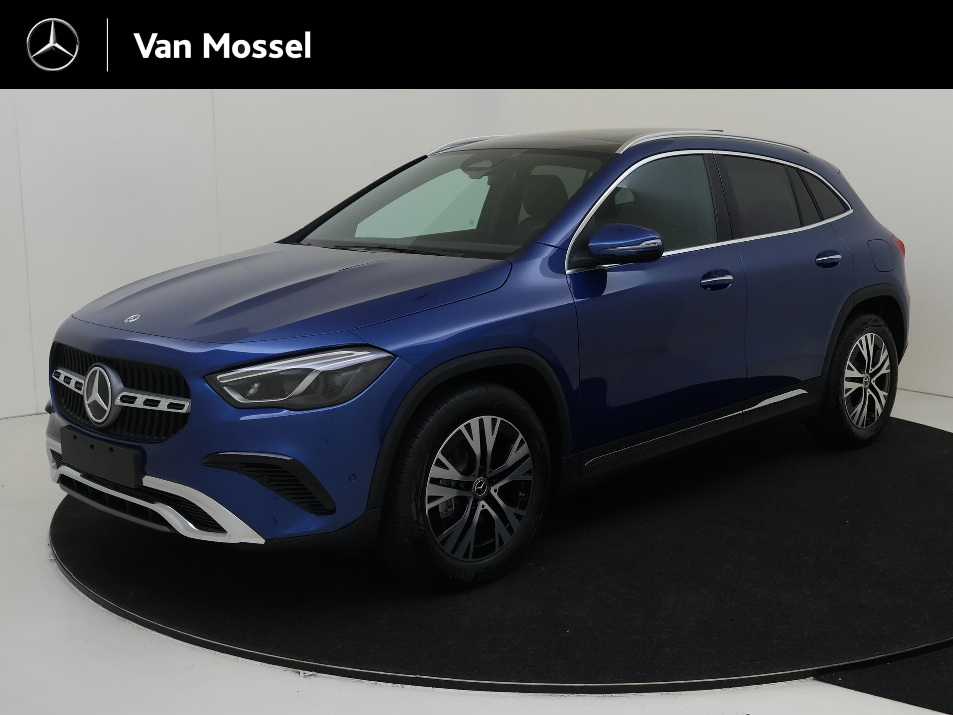 Mercedes-Benz GLA 180 Star Edition Luxury-Line / Stoelverwarming / Achteruitrijcamera / Trekhaak /