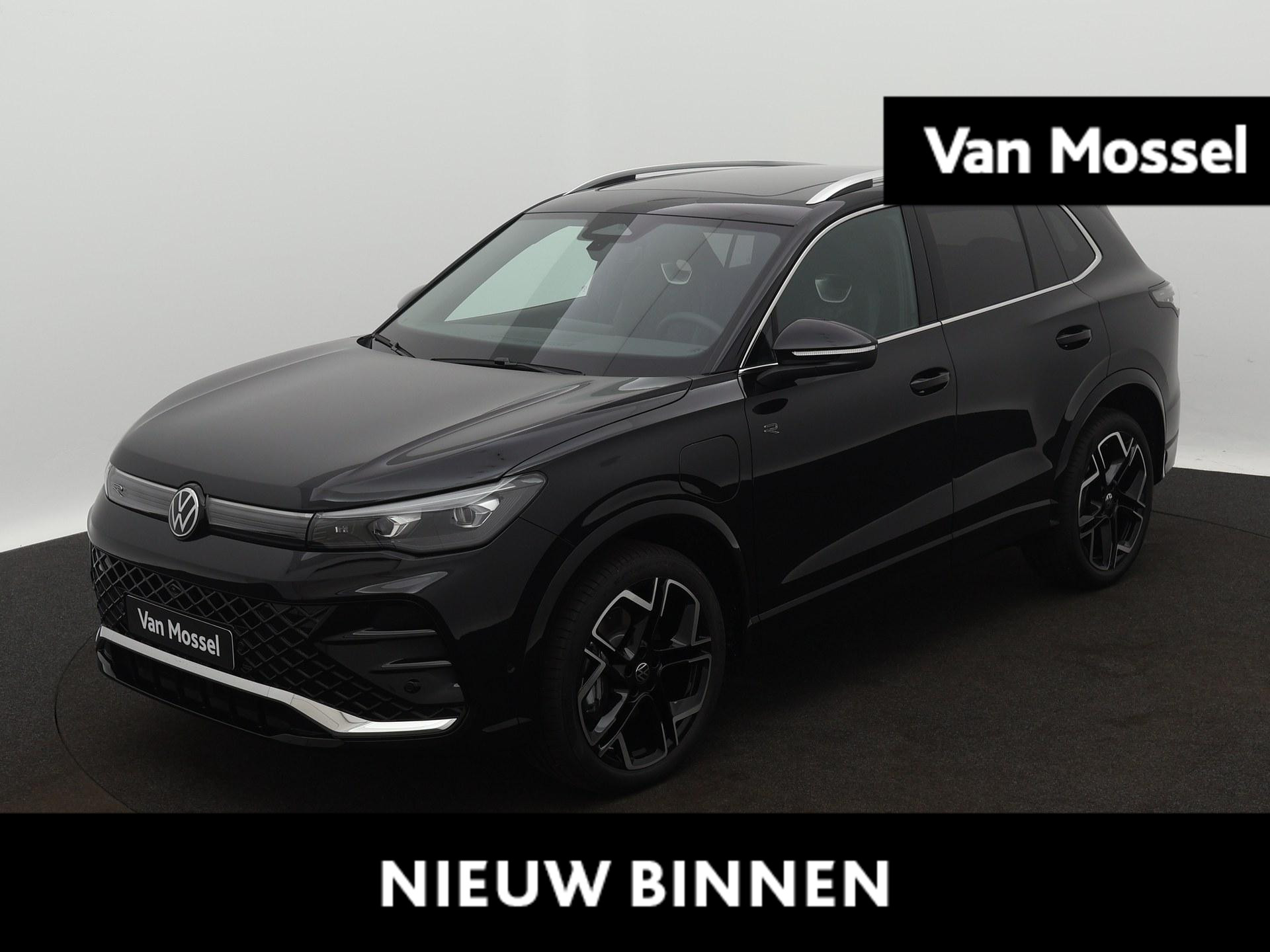 Volkswagen Tiguan 1.5 eHybrid R-Line Edition 204 PK | IQ Lights | Panorama dak | Trekhaak | Apple Carplay | Navigatie | Dodehoeksensoren | 360 Camera | Stoelverwarming | Climate control | Android Auto | Stuurverwarming |