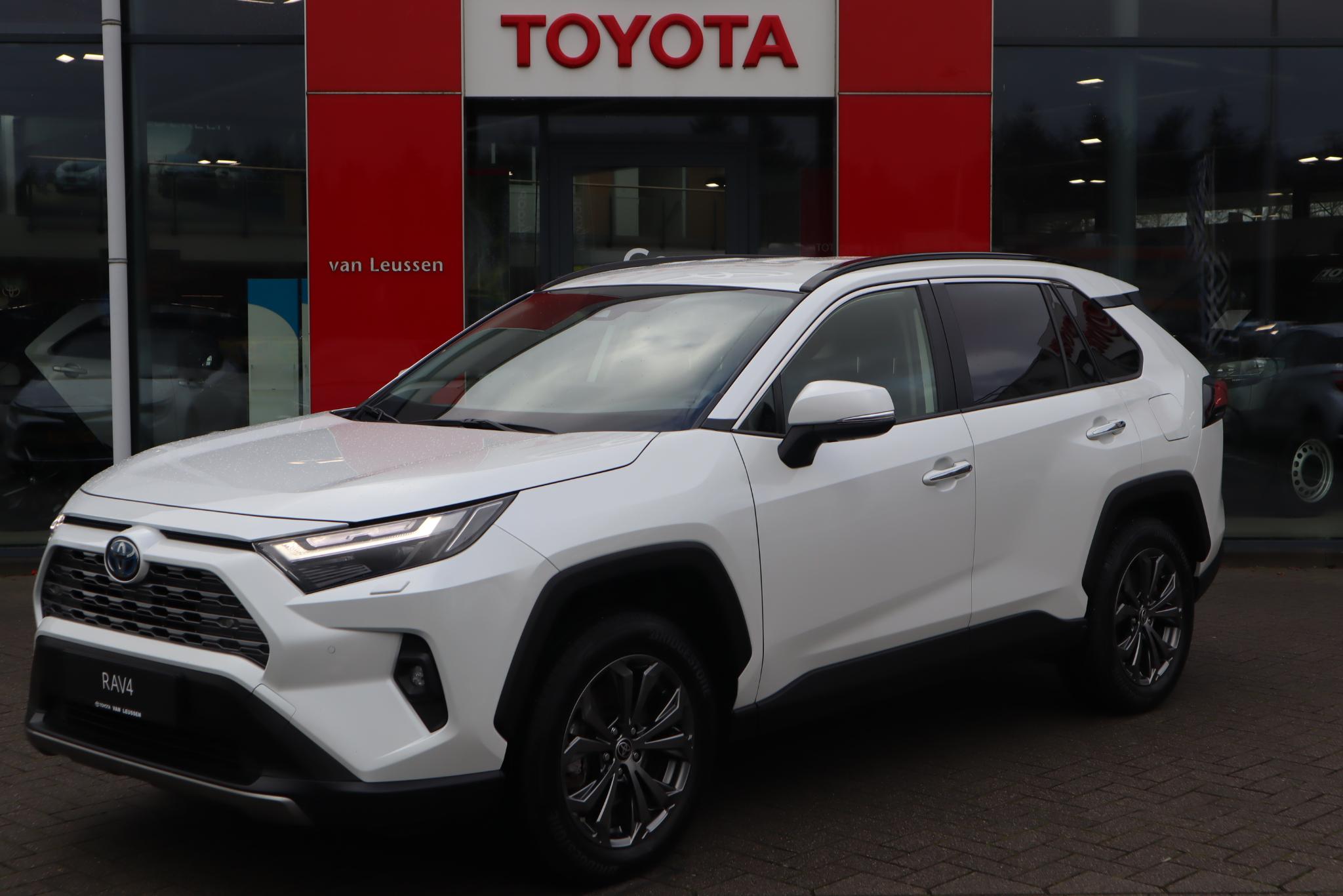 Toyota RAV4 2.5 HYBRID AWD EXECUTIVE TREKHAAK STUURWIEL/VOORRUIT/STOELVERW APPLE/ANDROID BLIND SPOT LEDER EL-STOEL PARK-SENSOREN