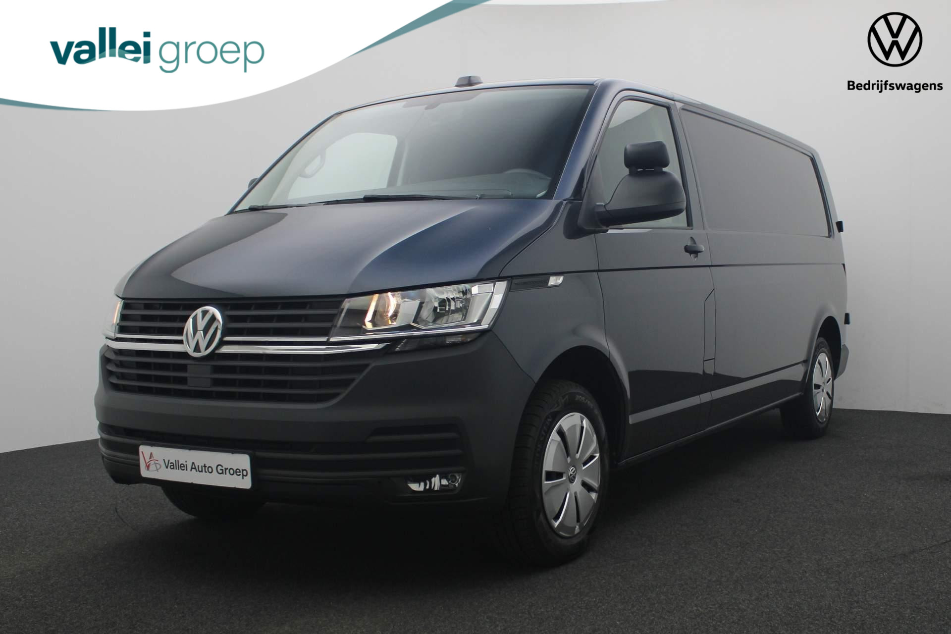 Volkswagen Transporter 2.0 TDI 110PK L2H1 28 Comfortline | Trekhaak | 3-Zits | Parkeersensoren achter | Airco | Cruise | Navi via Apple Carplay / Android Auto