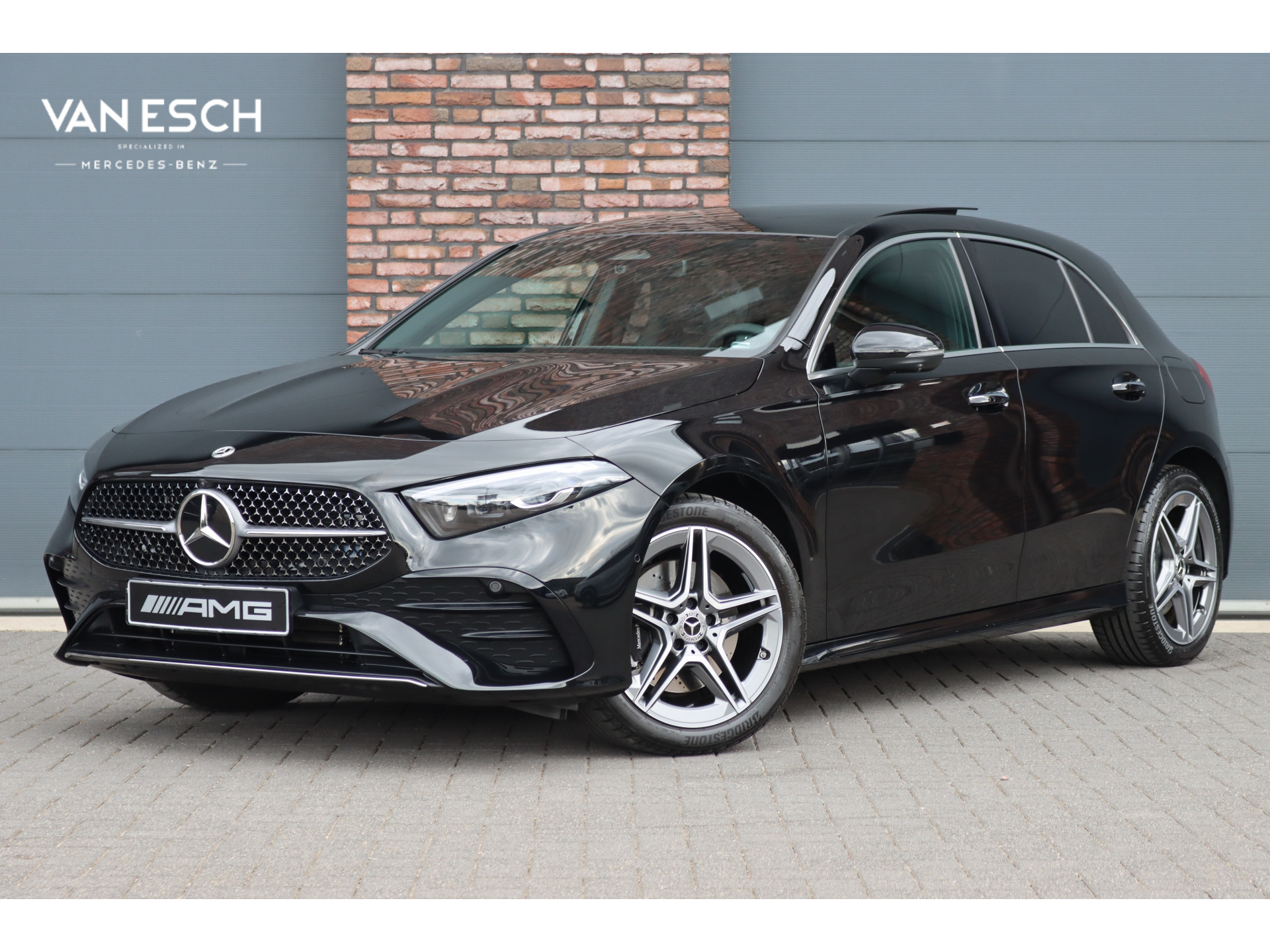 Mercedes-Benz A-Klasse 250 e AMG Line Premium+ Aut8 | Panoramadak | Memory | HUD | Distronic | Verwarmd Stuurwiel | Multibeam LED | Surround Camera | Keyless Go |