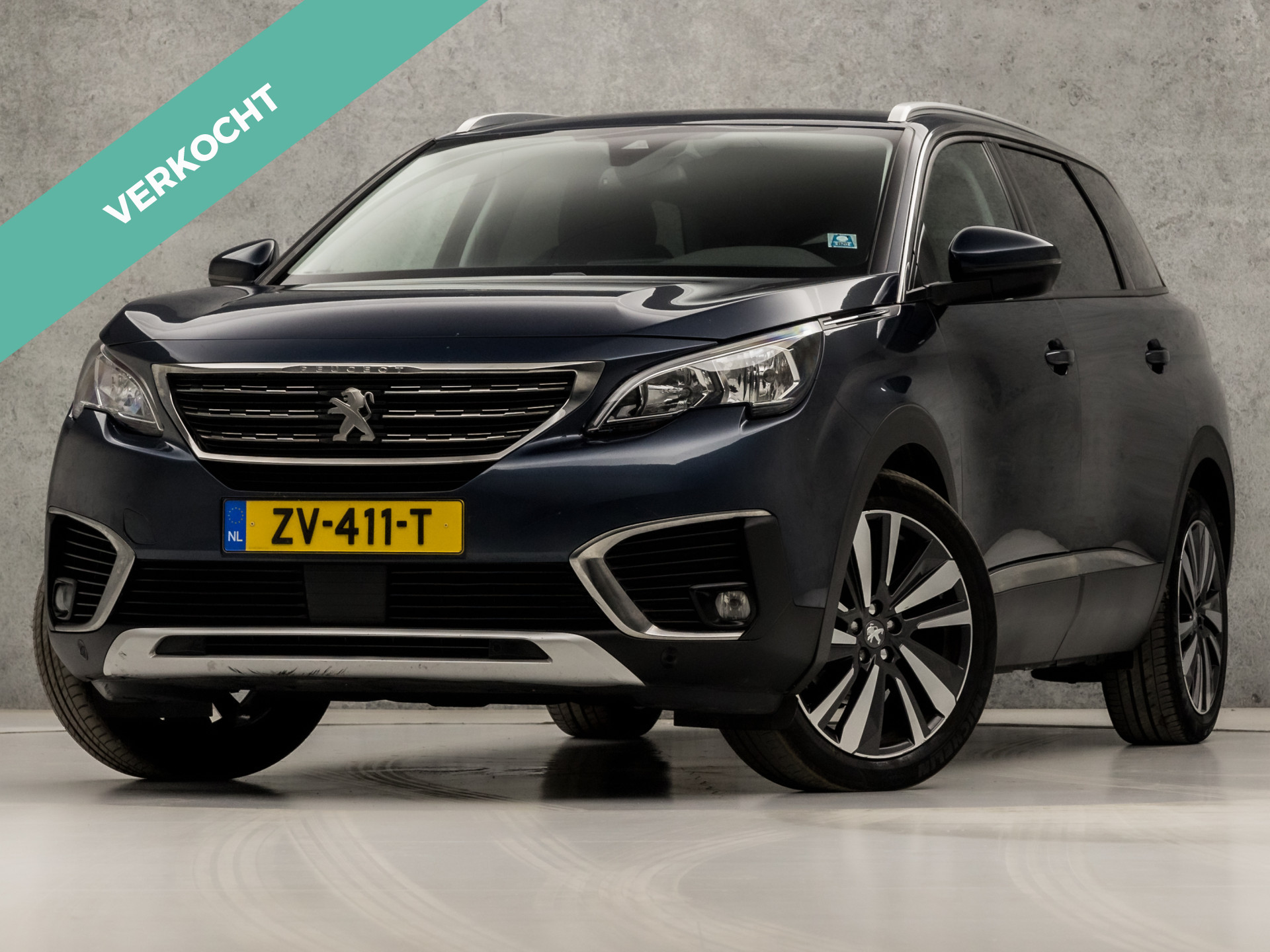 Peugeot 5008 1.2 PureTech Deluxe Sport 7 Persoons Automaat (GROOT NAVI, LEDER, MEMORY SEATS, STOELVERWARMING, 360 CAMERA, GETINT GLAS, NIEUWE APK, NIEUWSTAAT)