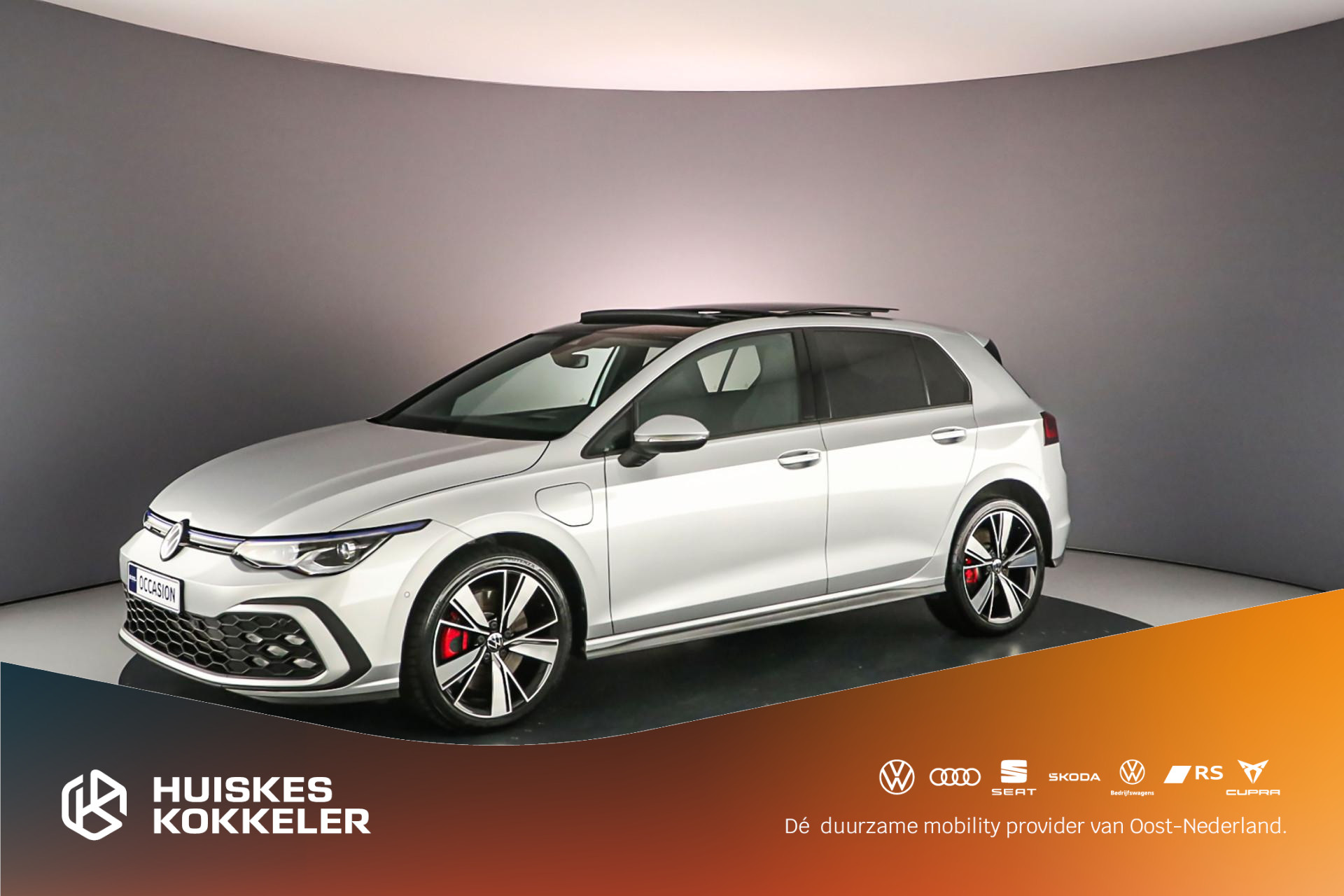 Volkswagen Golf GTE 1.4 TSI eHybrid 245pk DSG Automaat Panoramadak, Adaptive cruise control, Head up display, Achteruitrijcamera, Navigatie, LED matrix koplampen, Stoelverwarming, Parkeersensoren, Stuurwiel verwarmd