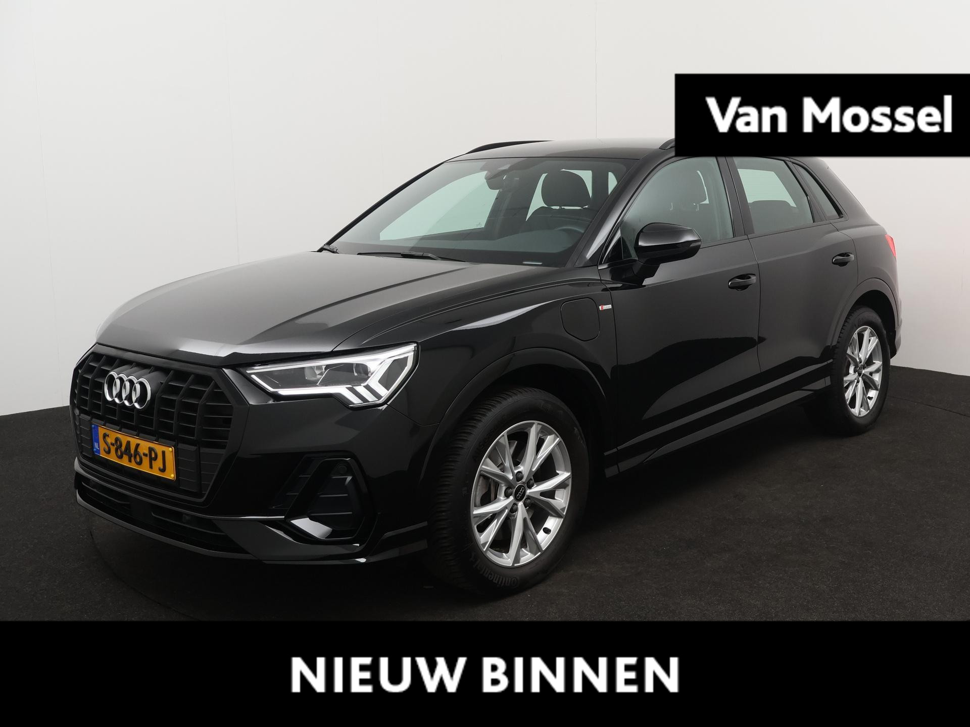 Audi Q3 45 TFSI e S edition 245 PK | S-line | Automaat | Navigatie | Camera | Trekhaak | Adaptive Cruise Control | Climate Control | Audi sound system | Virtual Cockpit | LED | Lichtmetalen velgen |