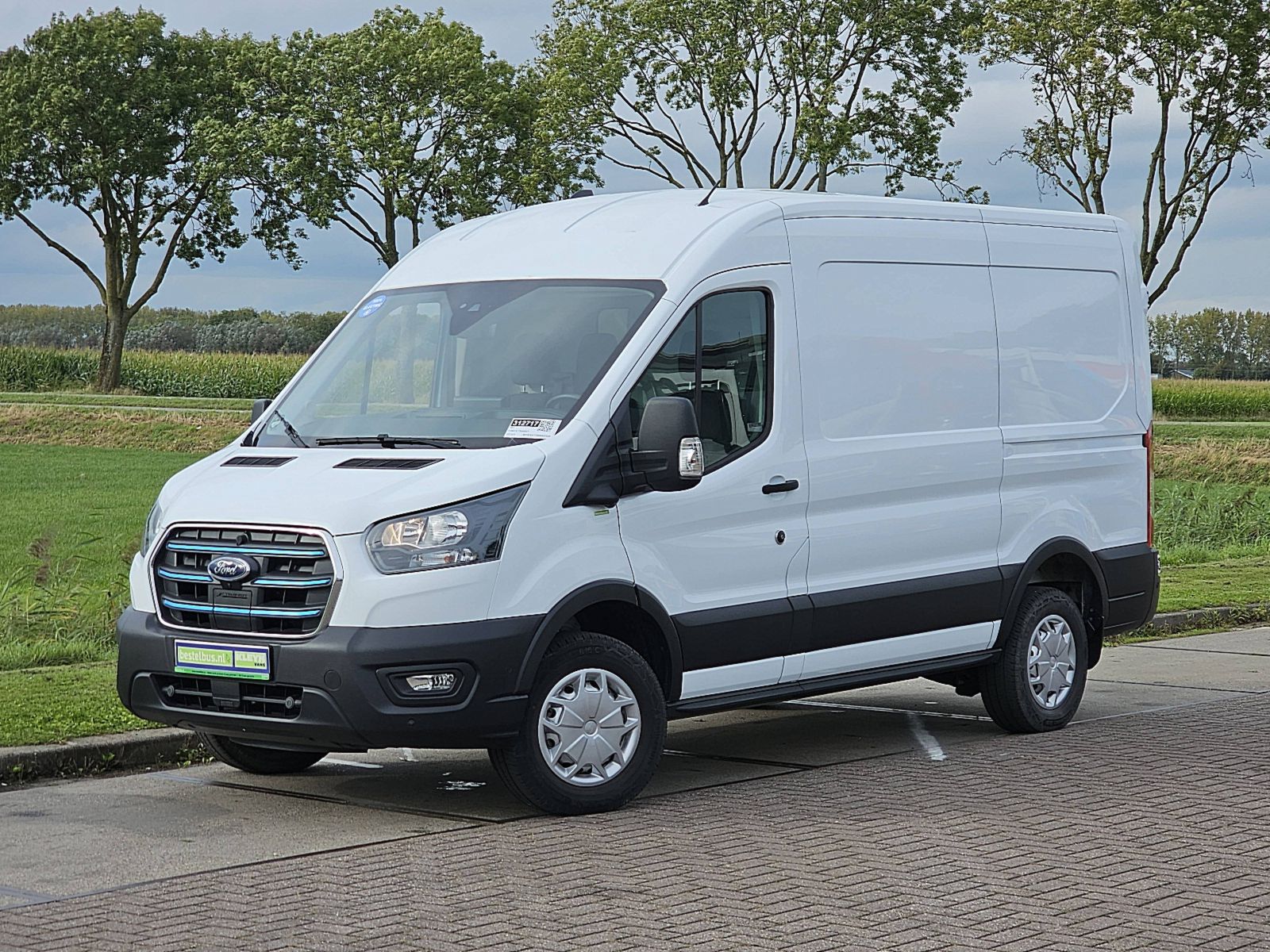 Ford E-Transit 350 L2H2 Trend 68 kWh 100% Elektrisch CarPlay Emissie-Vrij 360Camera + Navi + Stoelverwarming!