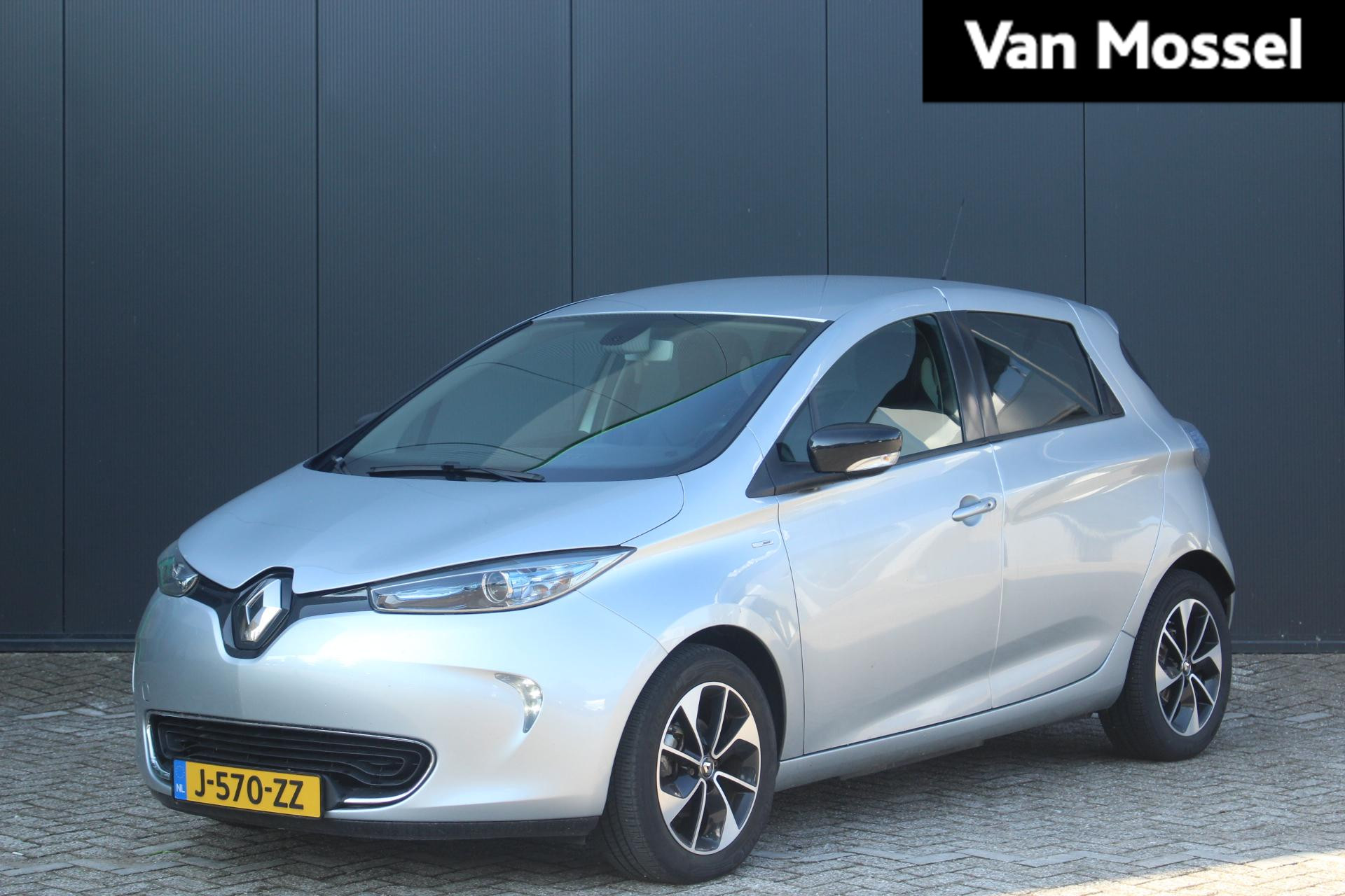 Renault ZOE R110 Iconic 41 kWh (ex Accu) | Navigatie | Climate Control | Lederenbekleding & Stoelverwarming | Bose Geluidsysteem | Parkeersensoren & Camera | Privacy Glass | Keyless Entry |