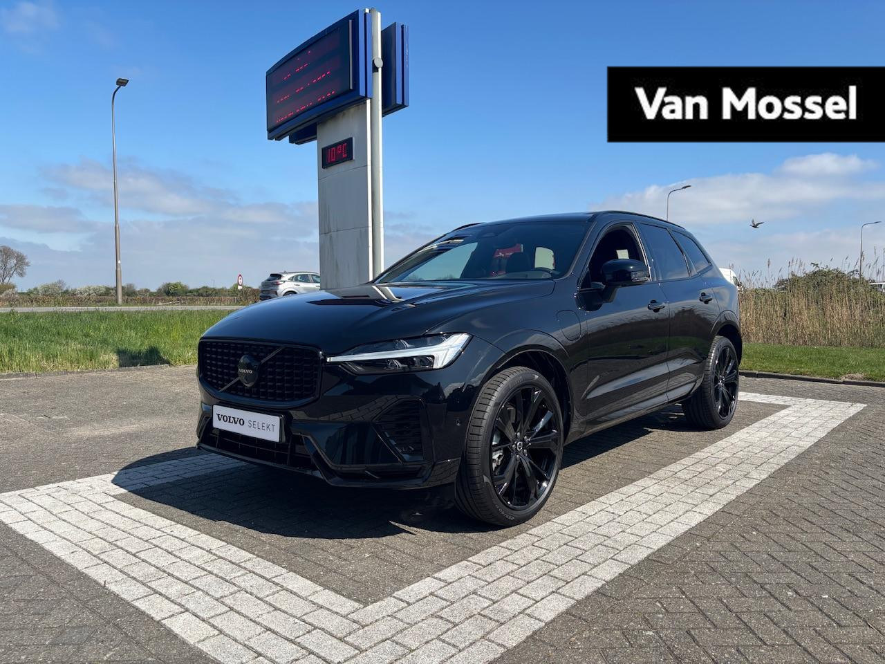 Volvo XC60 2.0 T8 Plug-in hybrid AWD Plus Black Edition | Harman/Kardon | Memory Seats | Climate Pack | 360 Camera